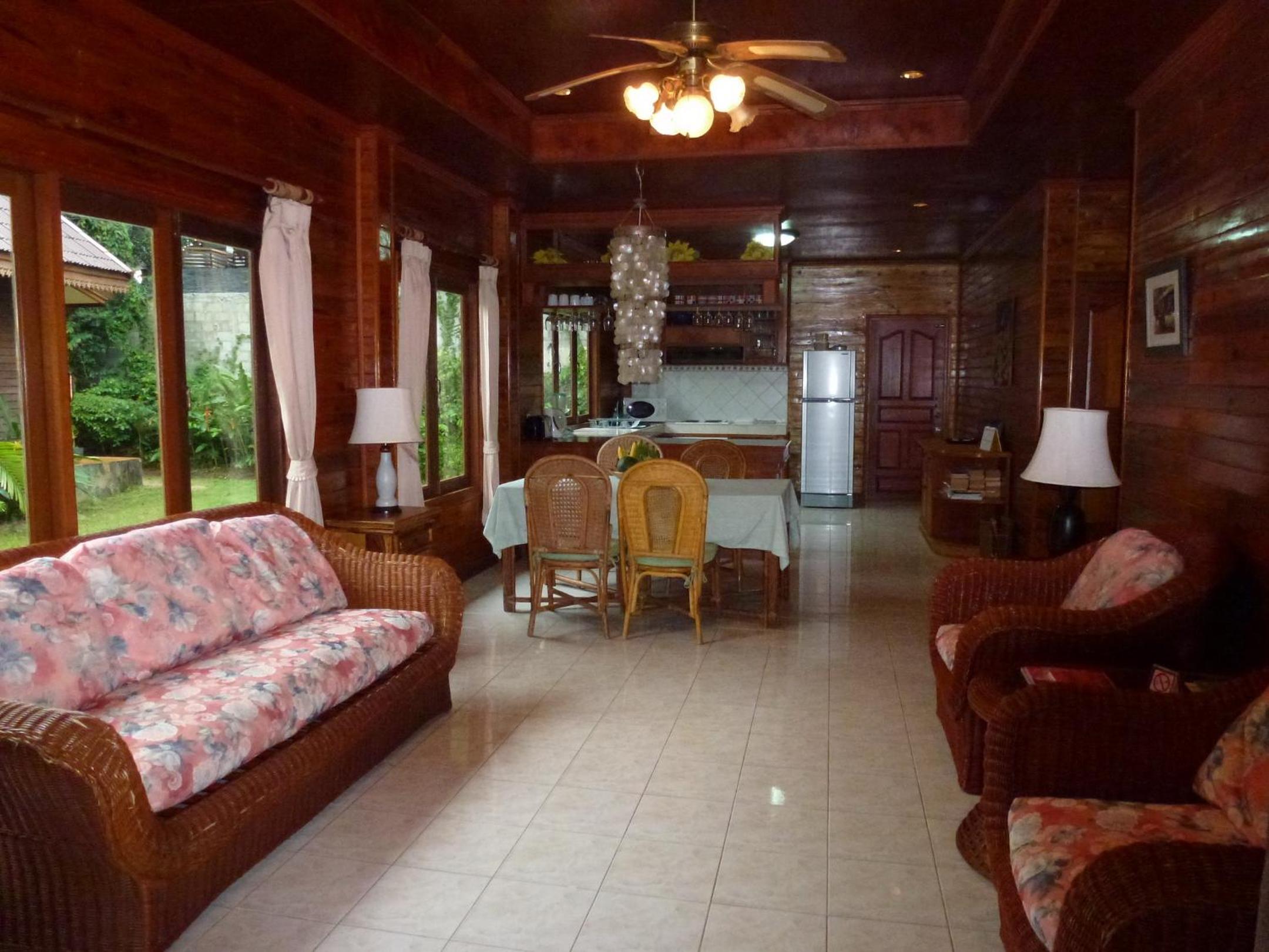Baan Laem Noi Villa's