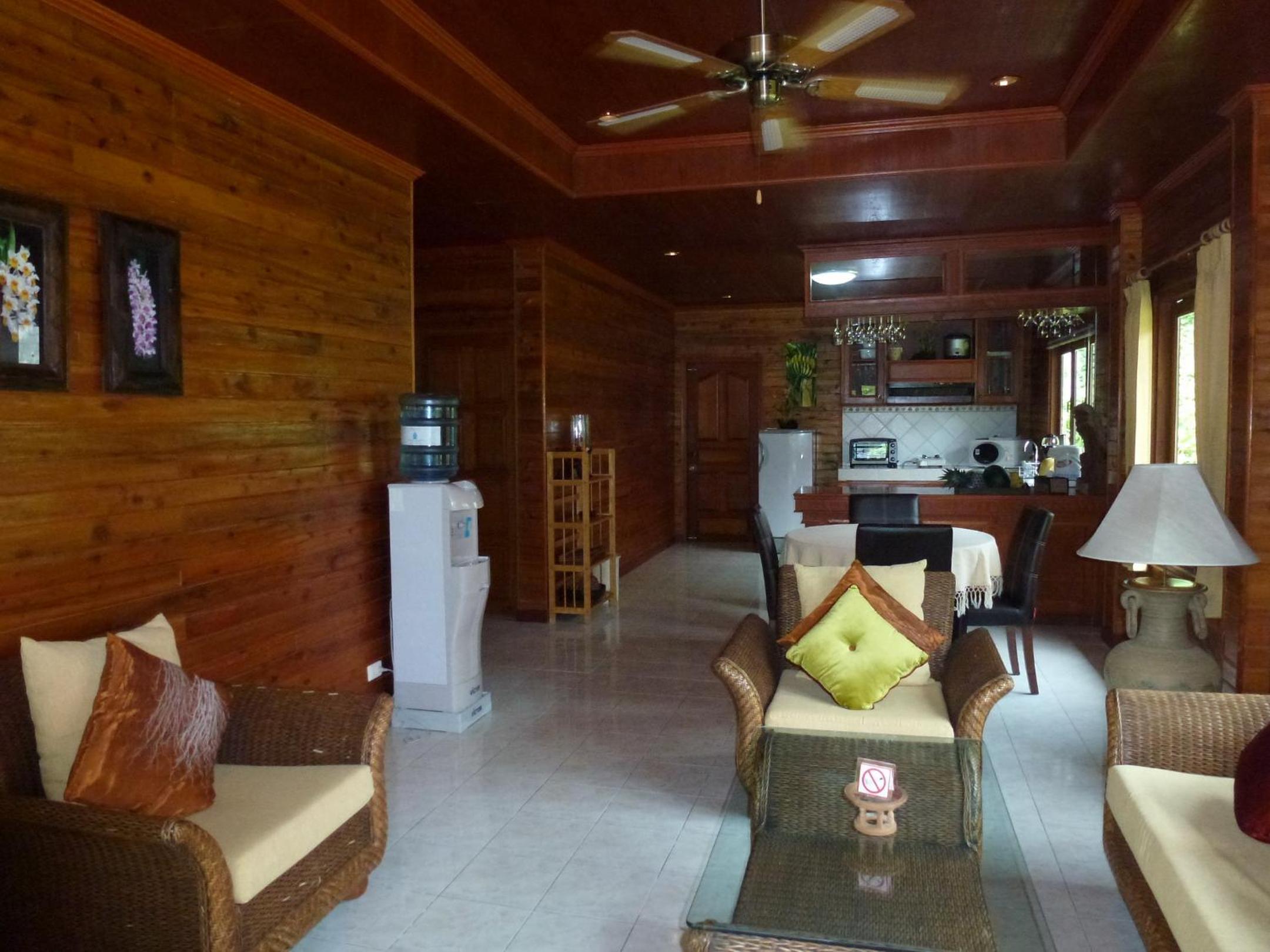 Baan Laem Noi Villa's