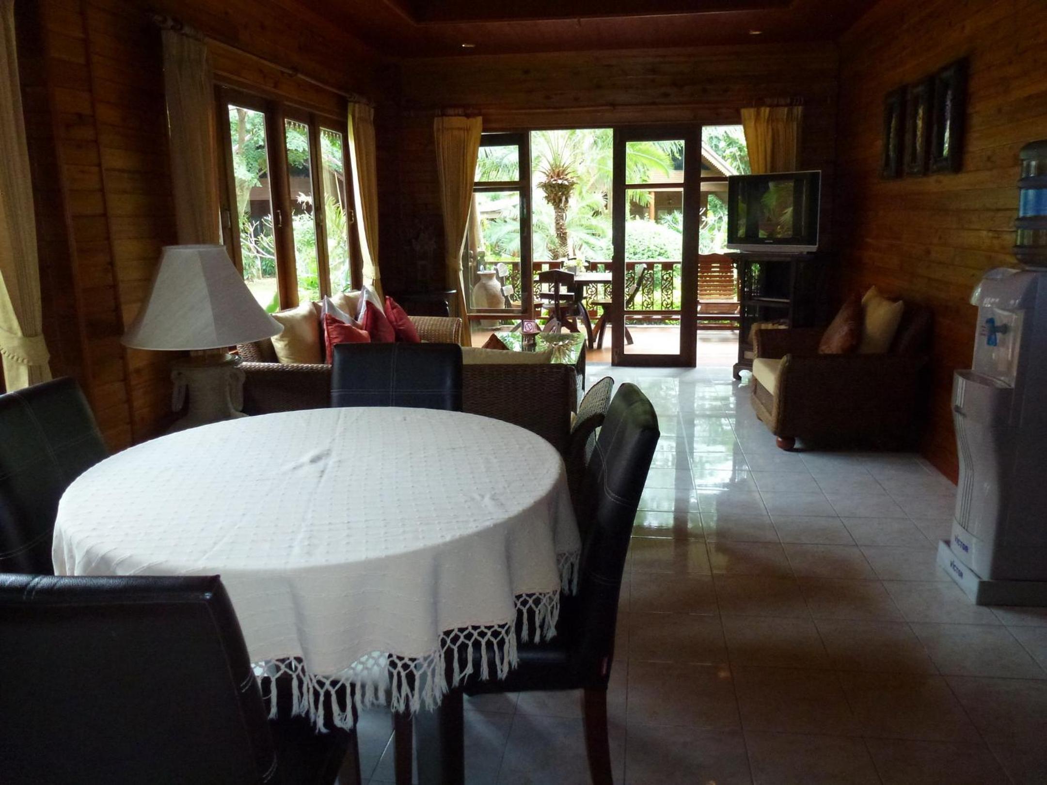 Baan Laem Noi Villa's
