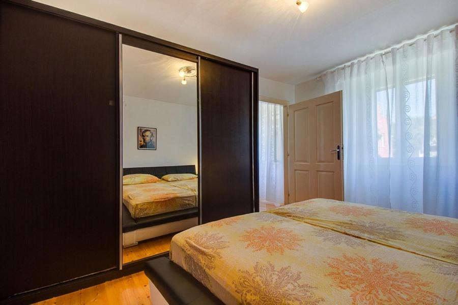 Apartment Mario view 3