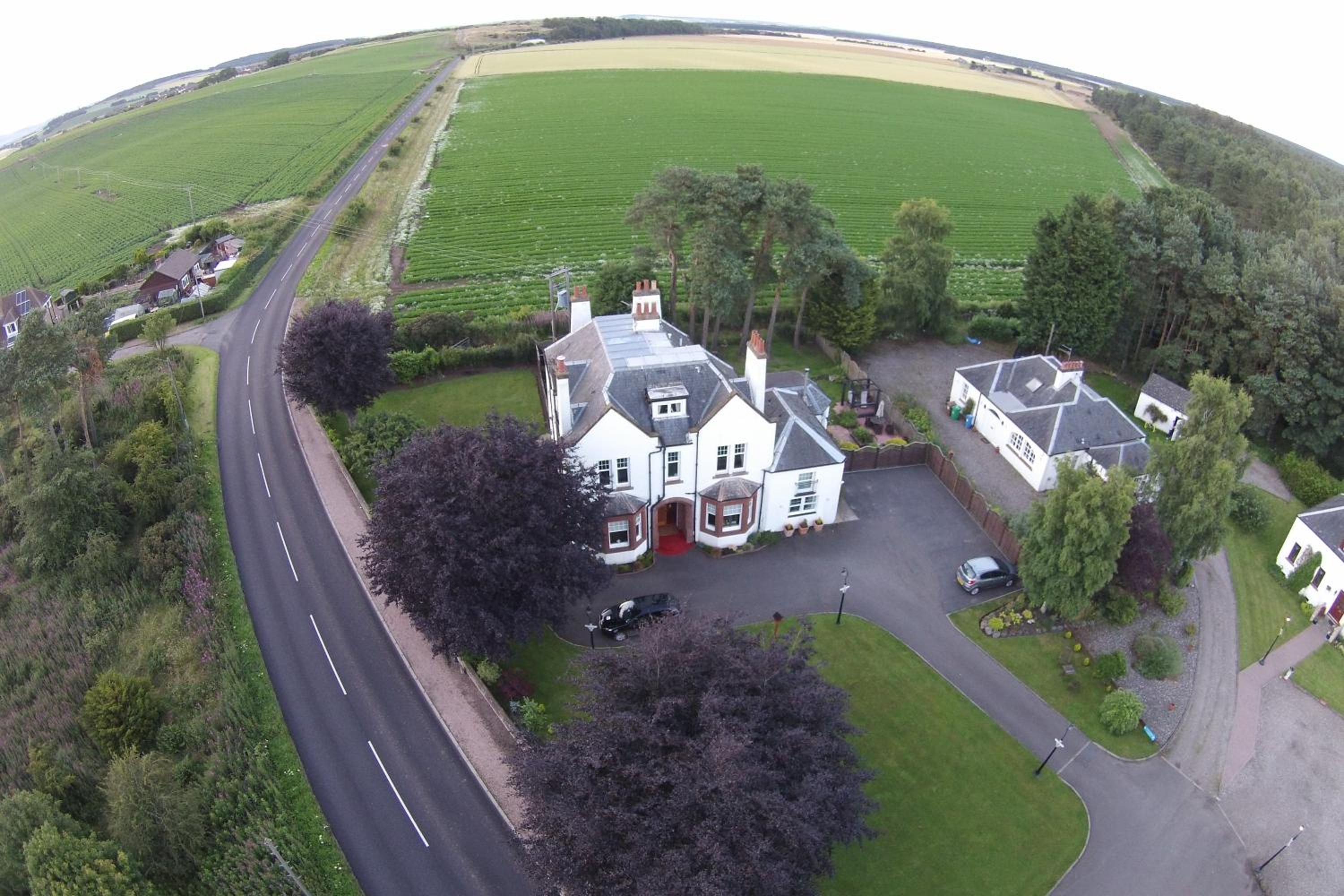 Pinewood Country House