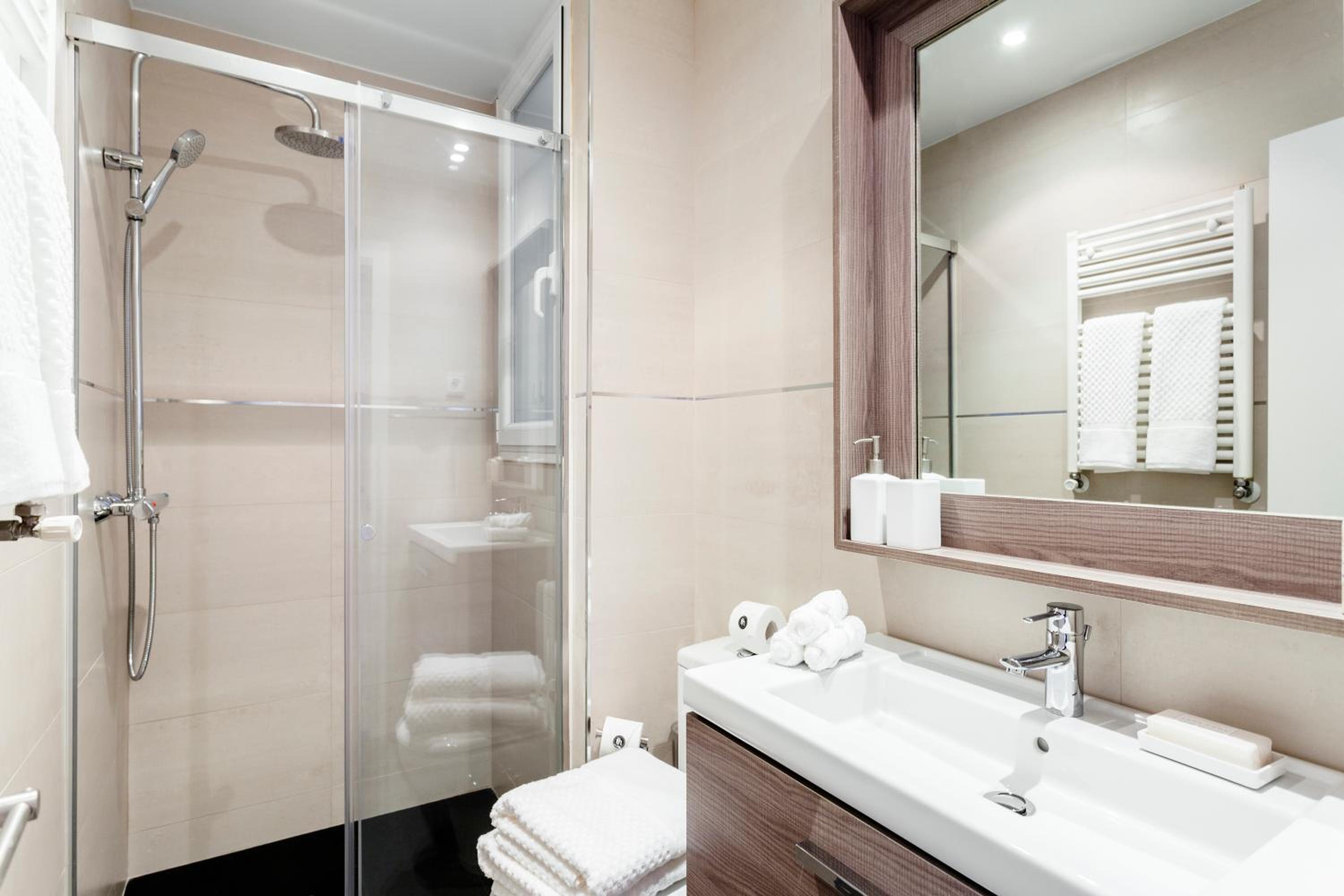Jose Abascal Apartment by Flatsweethome