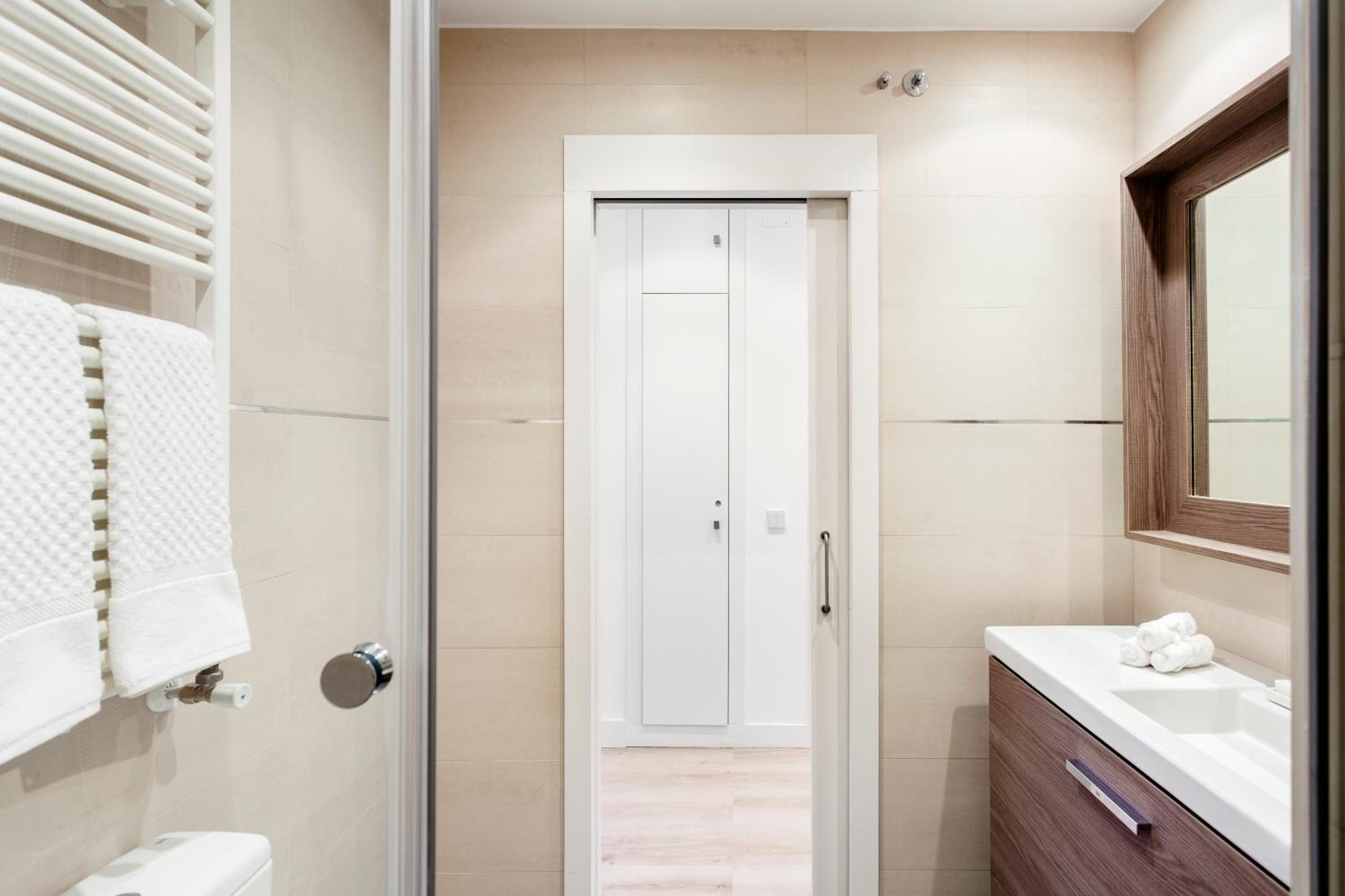 Jose Abascal Apartment by Flatsweethome