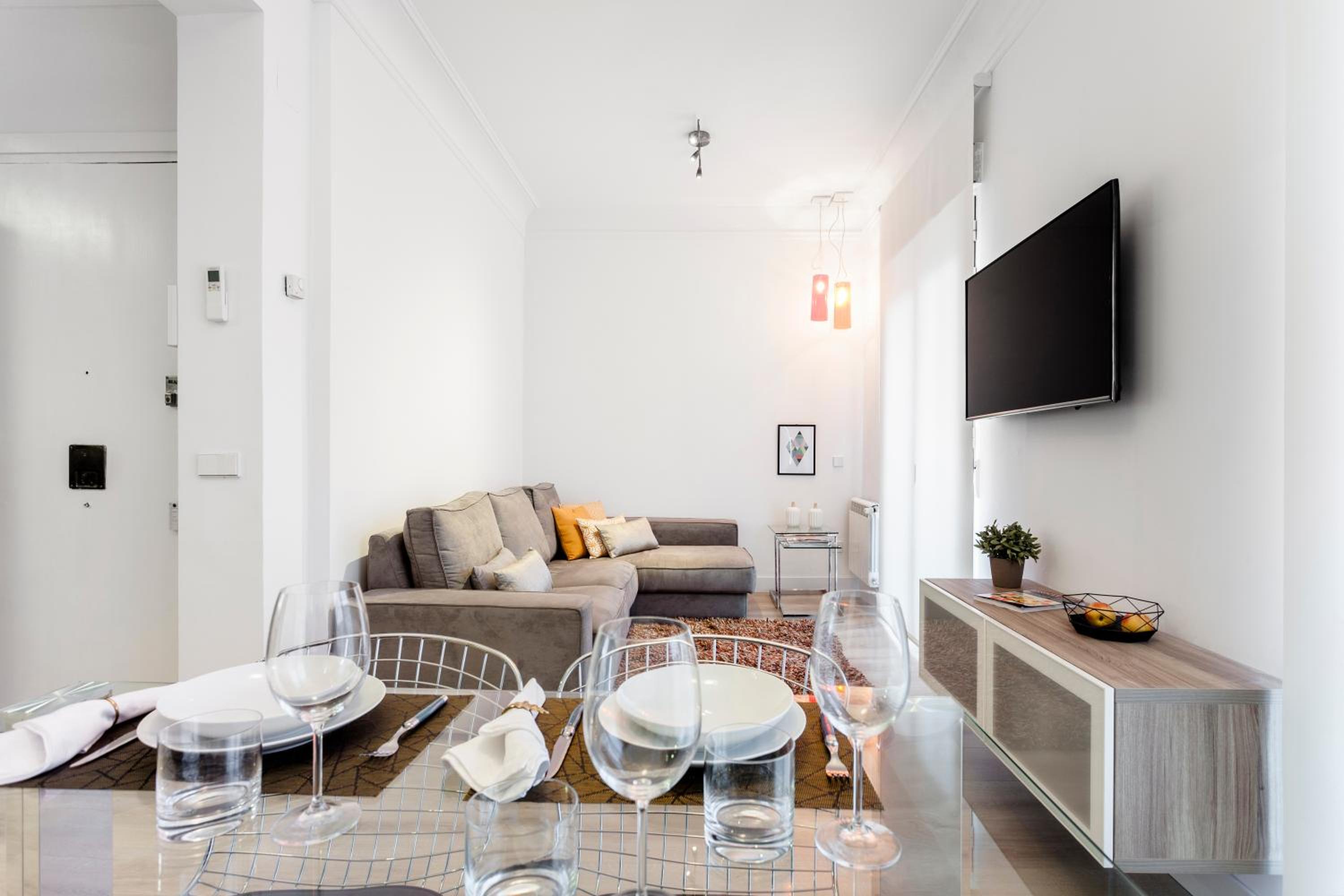 Jose Abascal Apartment by Flatsweethome