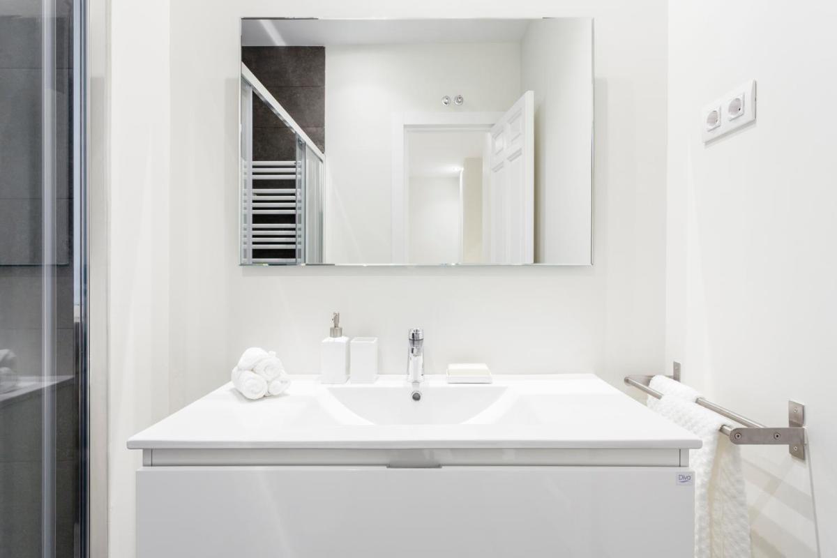 Alcantara Apartment by Flatsweethome