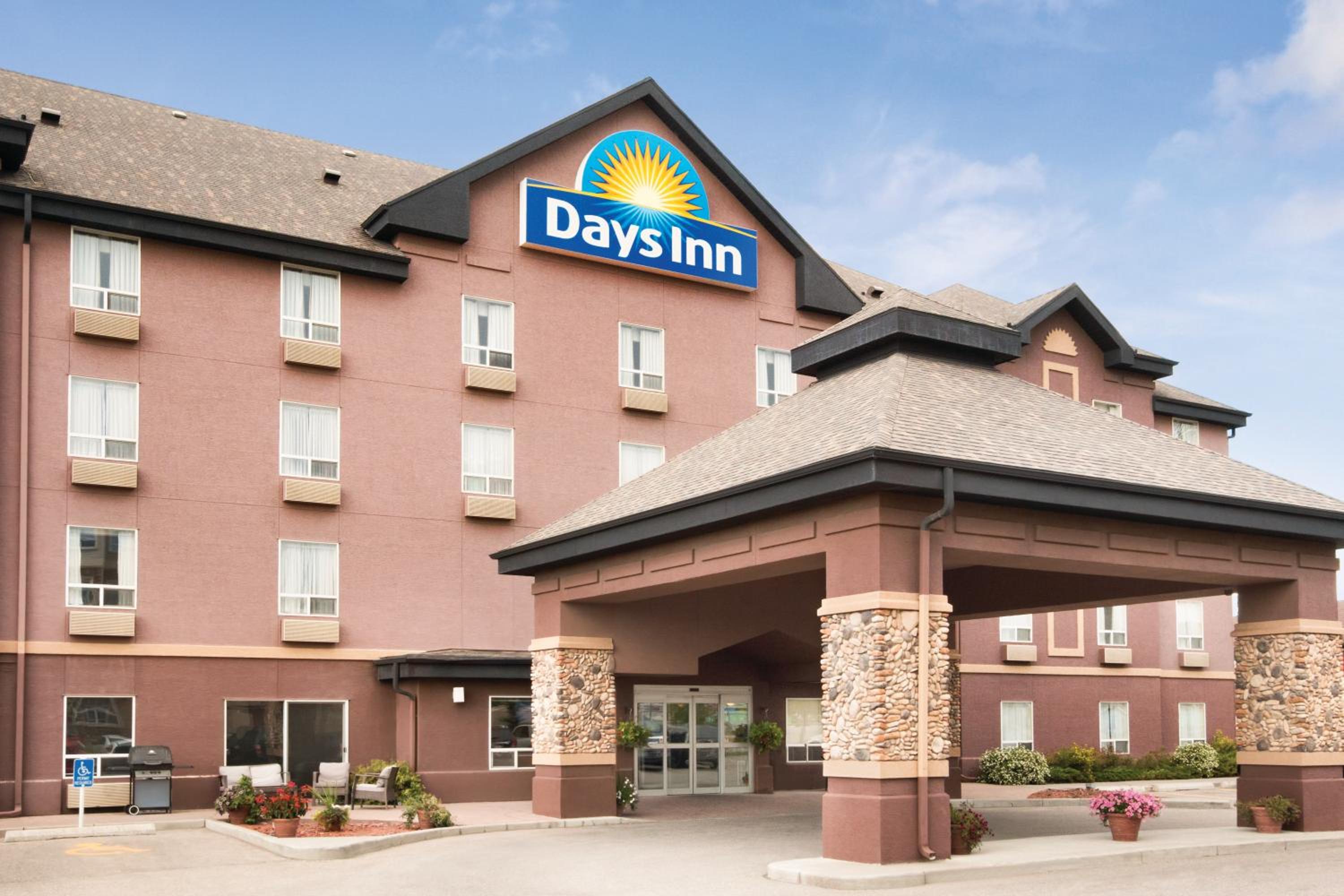 Hotel Days Inn by Wyndham Calgary Airport - Image 1