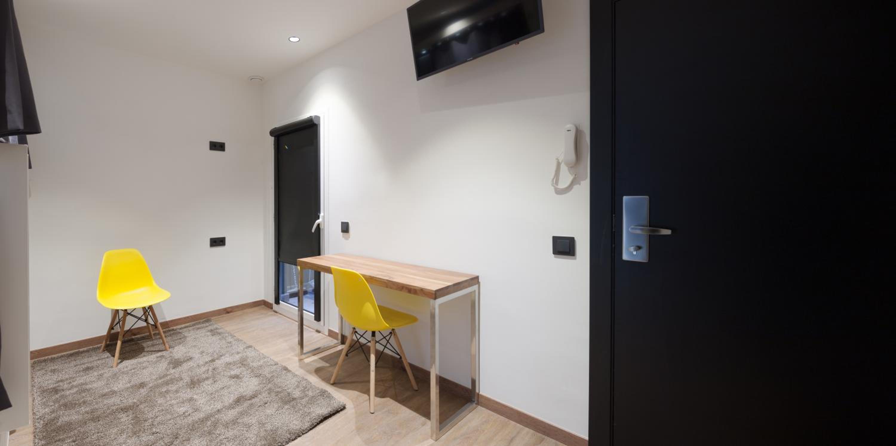 Airhostel Barcelona Airport 24h