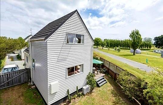 Hotel Seaside Tahuna - Image 1