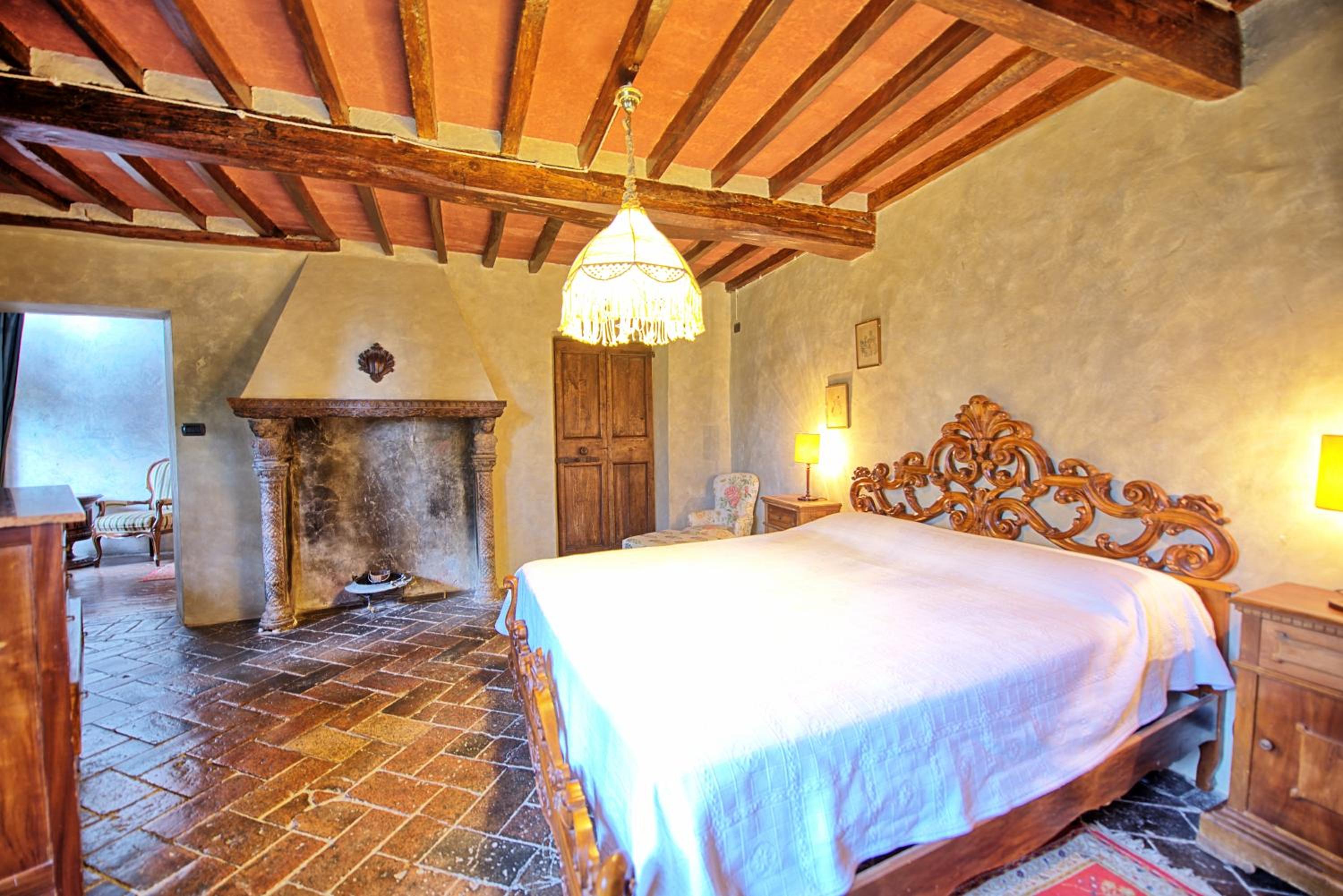 Castello di Montegufoni by PosarelliVillas