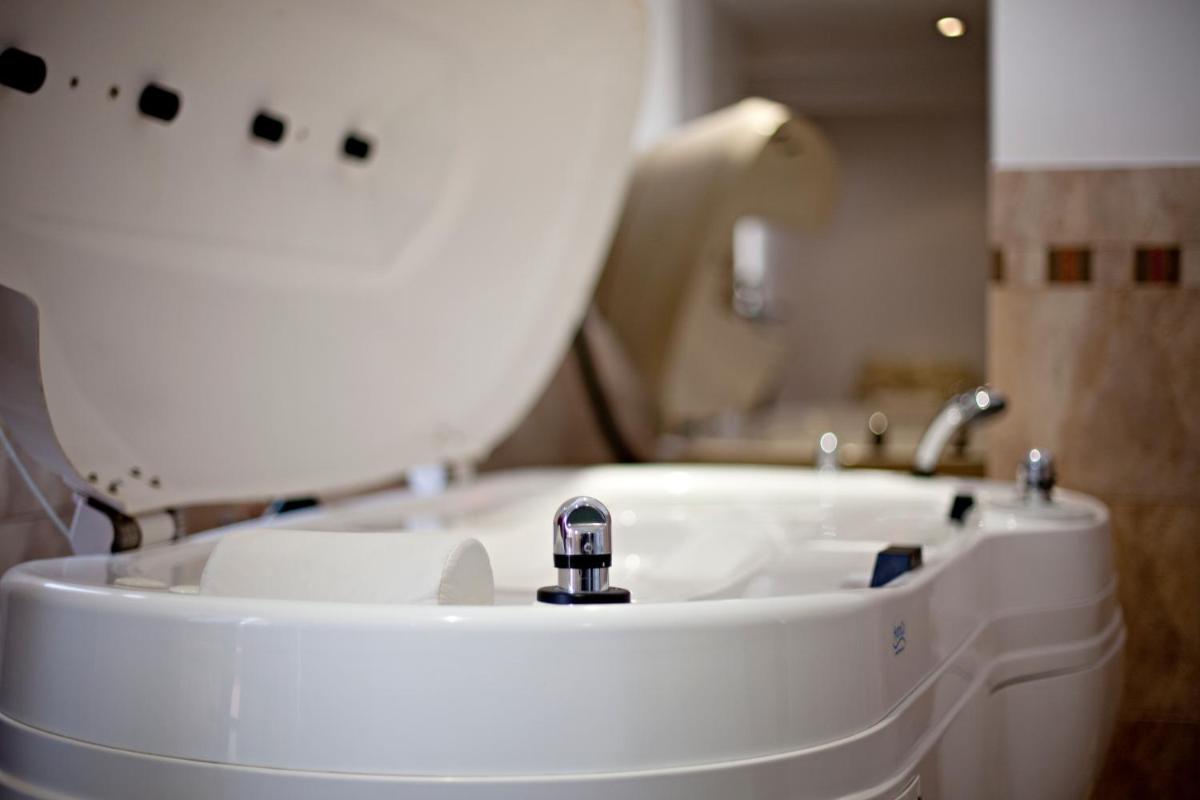 Jacuzzi