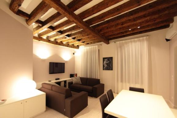 San Marco White Apartment