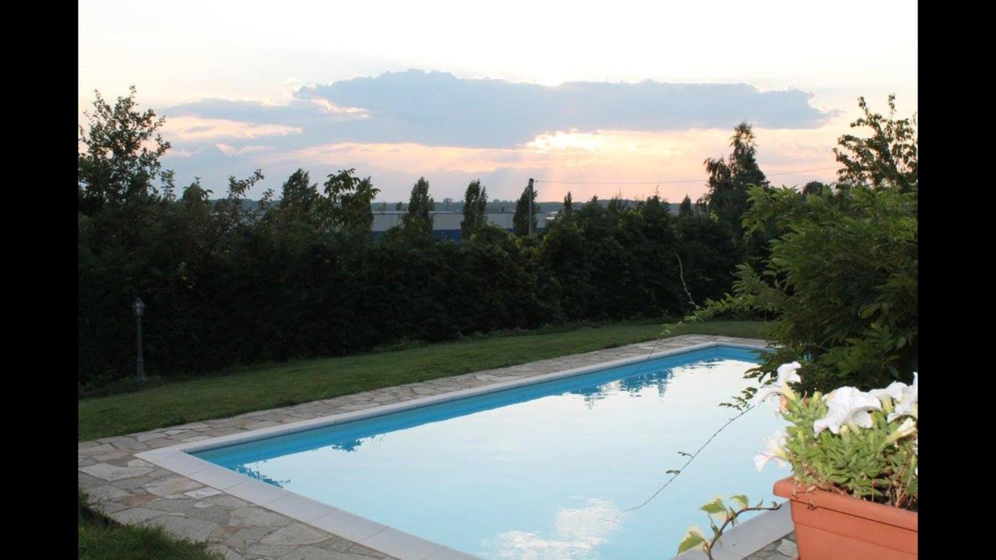 Piscina e relax nelle Langhe Villa Gaia