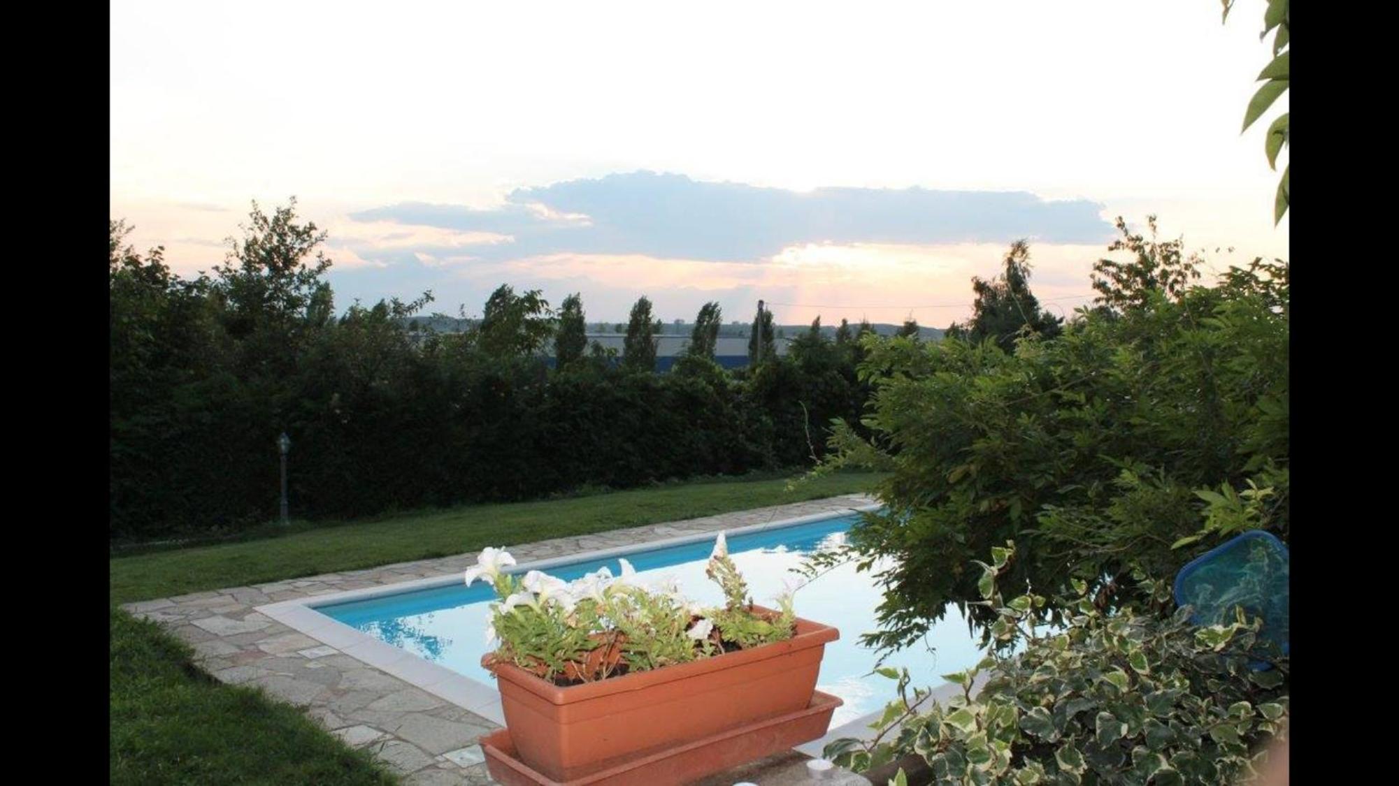 Piscina e relax nelle Langhe Villa Gaia