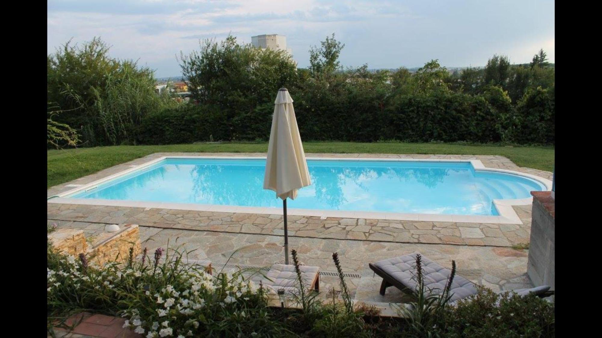 Piscina e relax nelle Langhe Villa Gaia