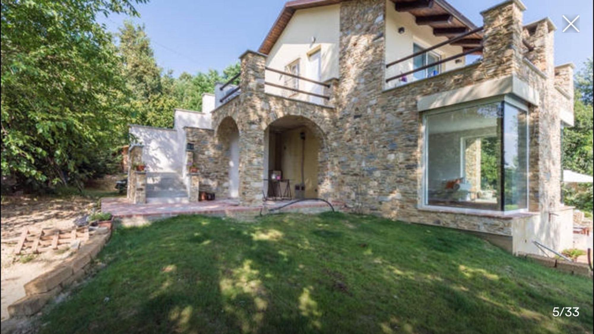 Piscina e relax nelle Langhe Villa Gaia