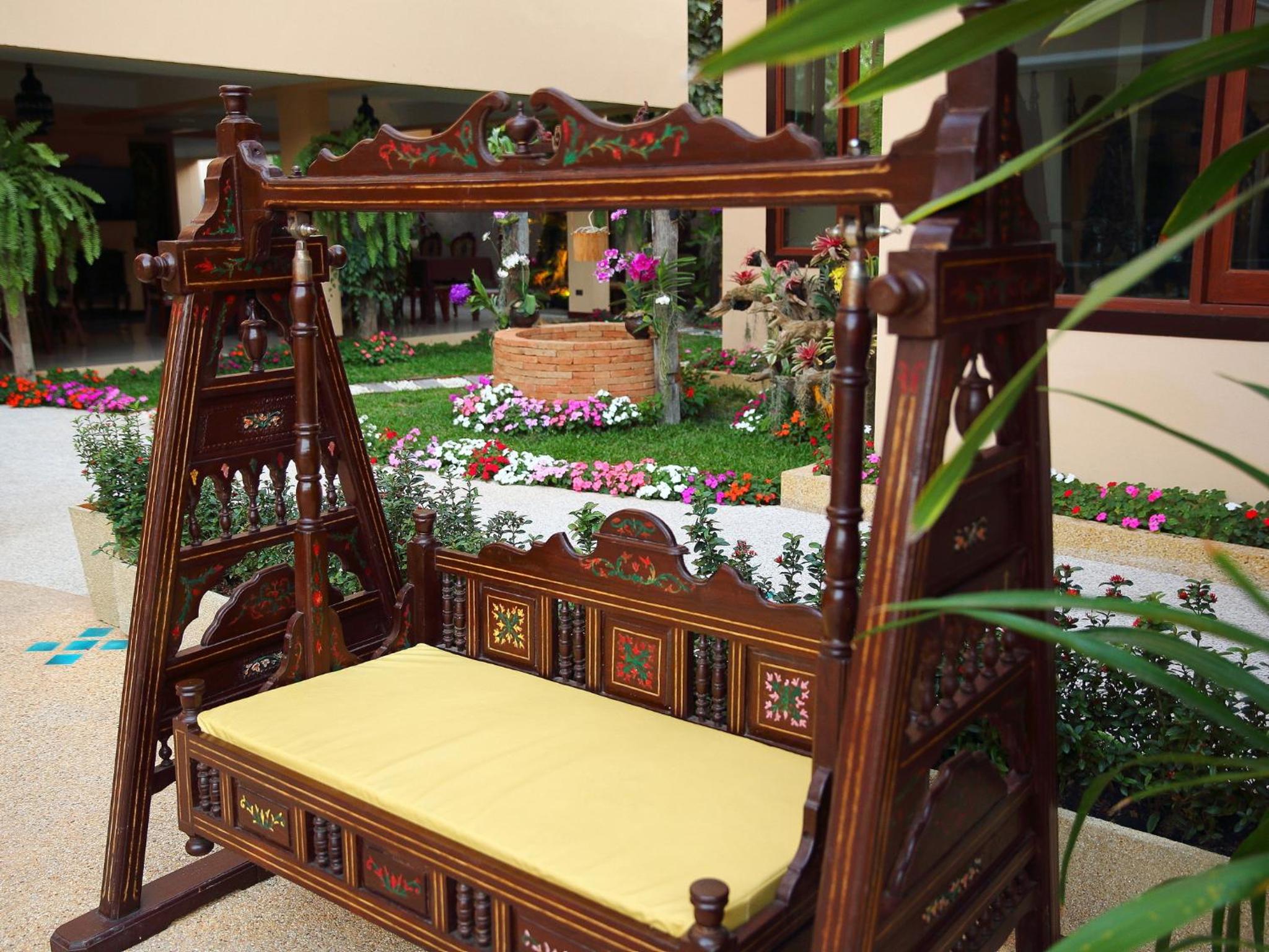 At Chiang Mai Hotel