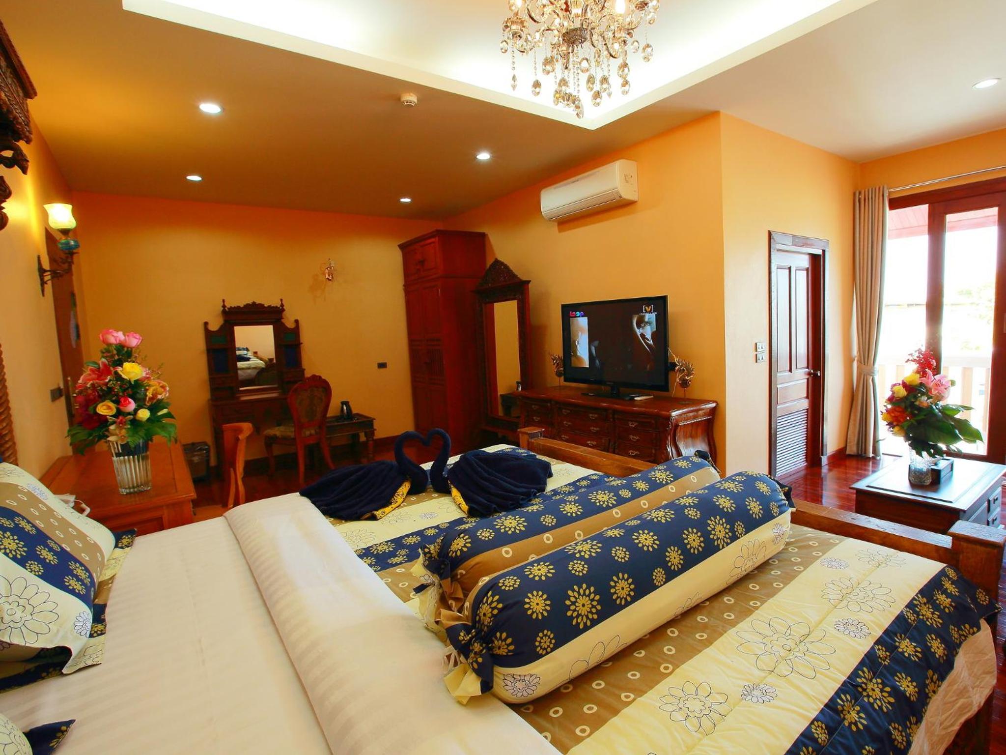 At Chiang Mai Hotel