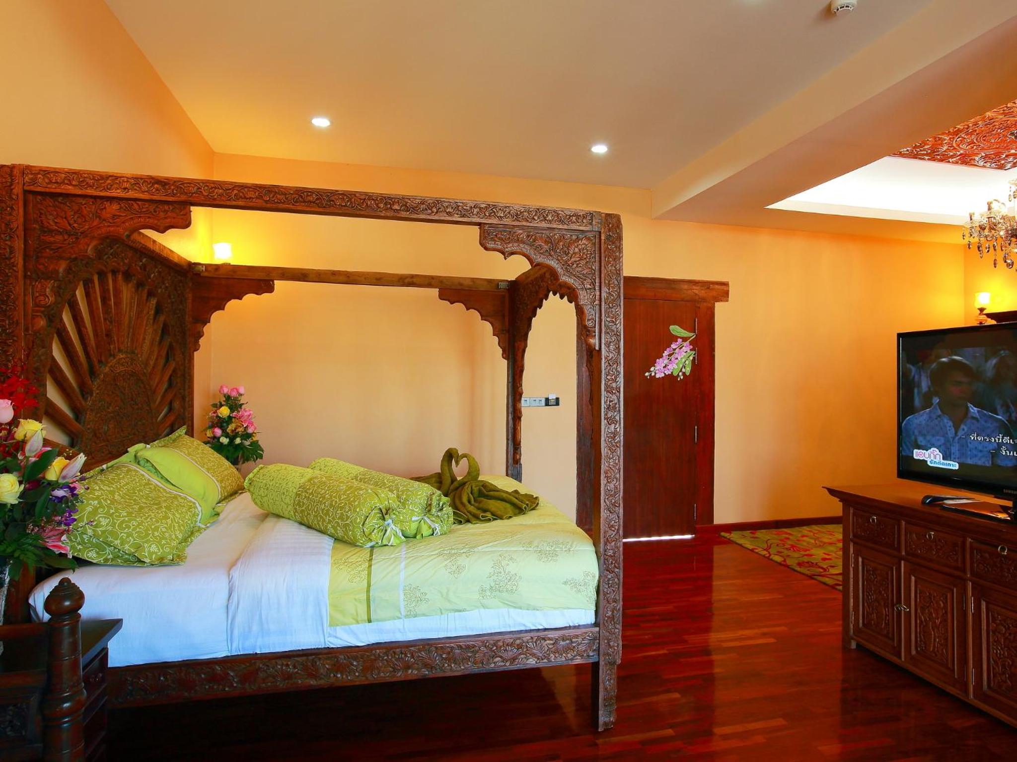 At Chiang Mai Hotel