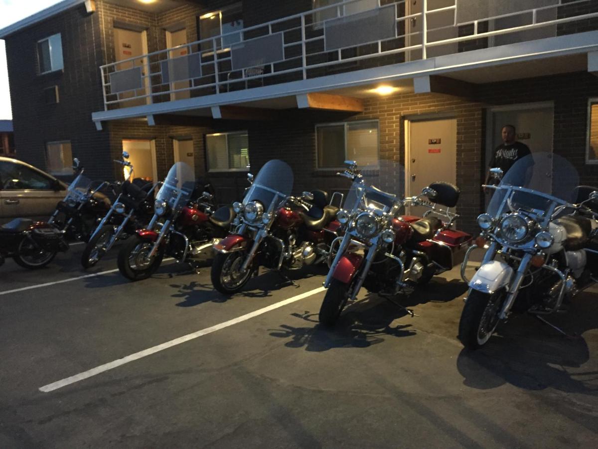 Riverton Vacations - Tomahawk Motor Lodge - Property Image 1
