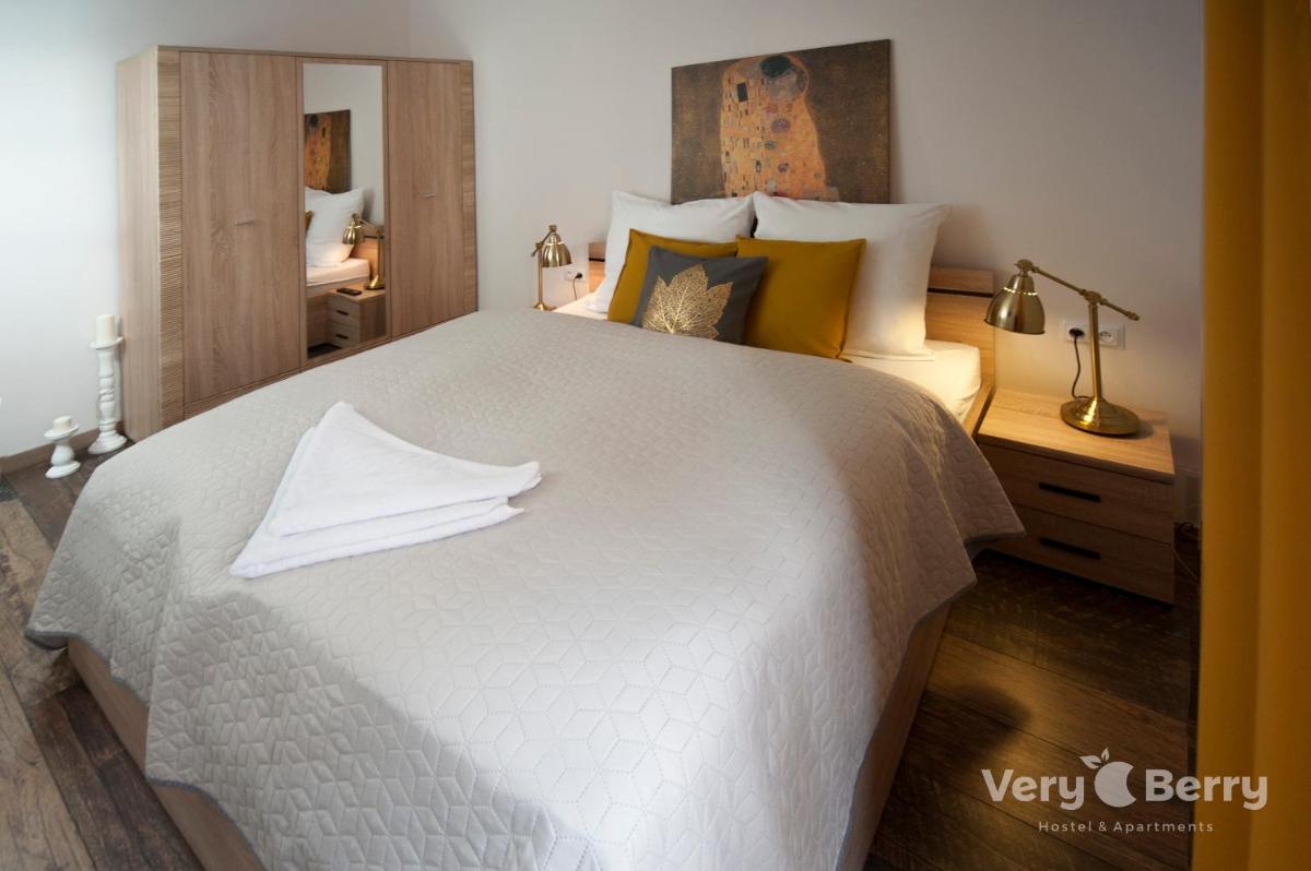 Very Berry - Orzeszkowej 16 - MTP Apartment, parking, check in 24h view 3