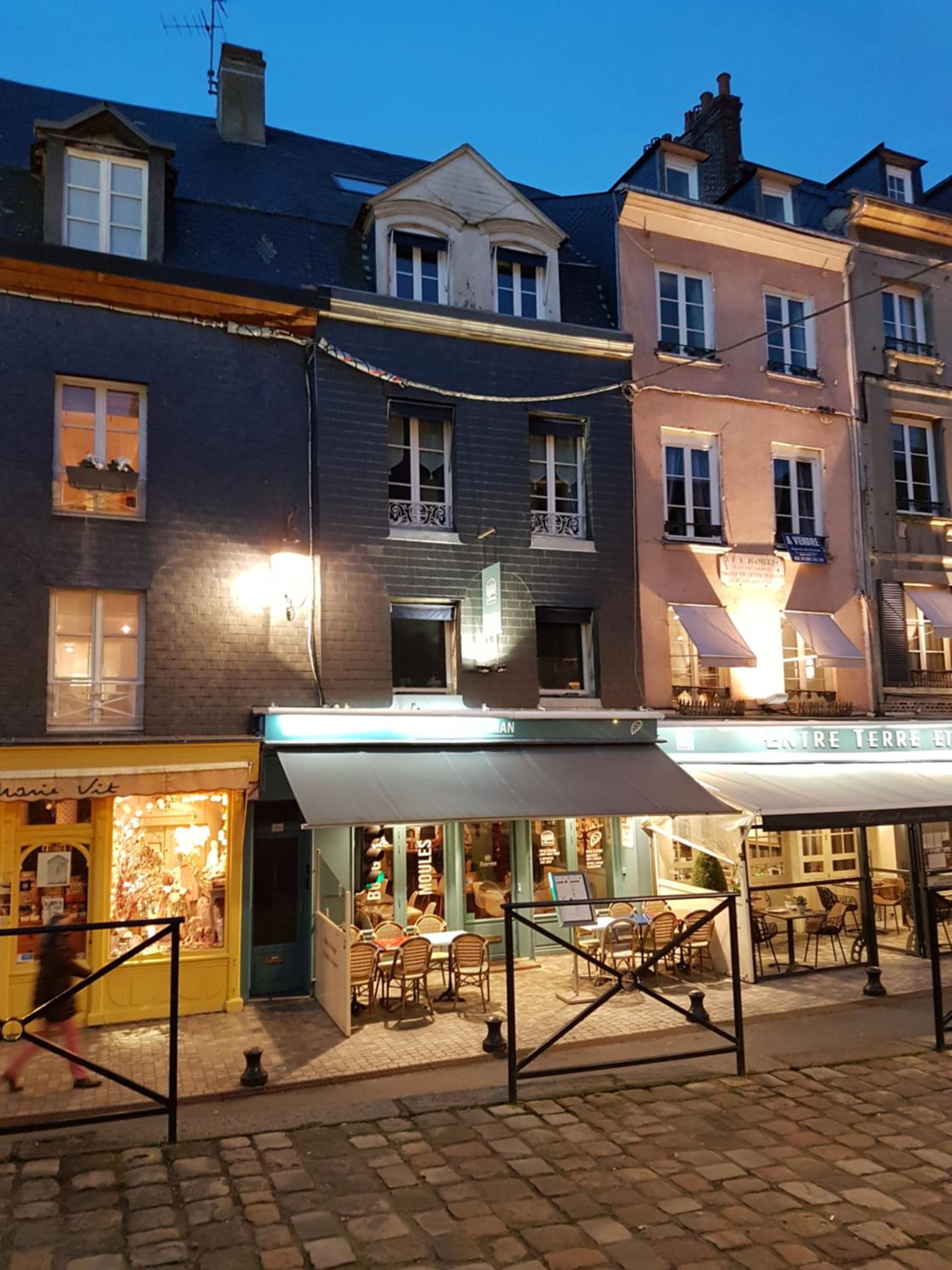 La Petite Parenthèse view 2