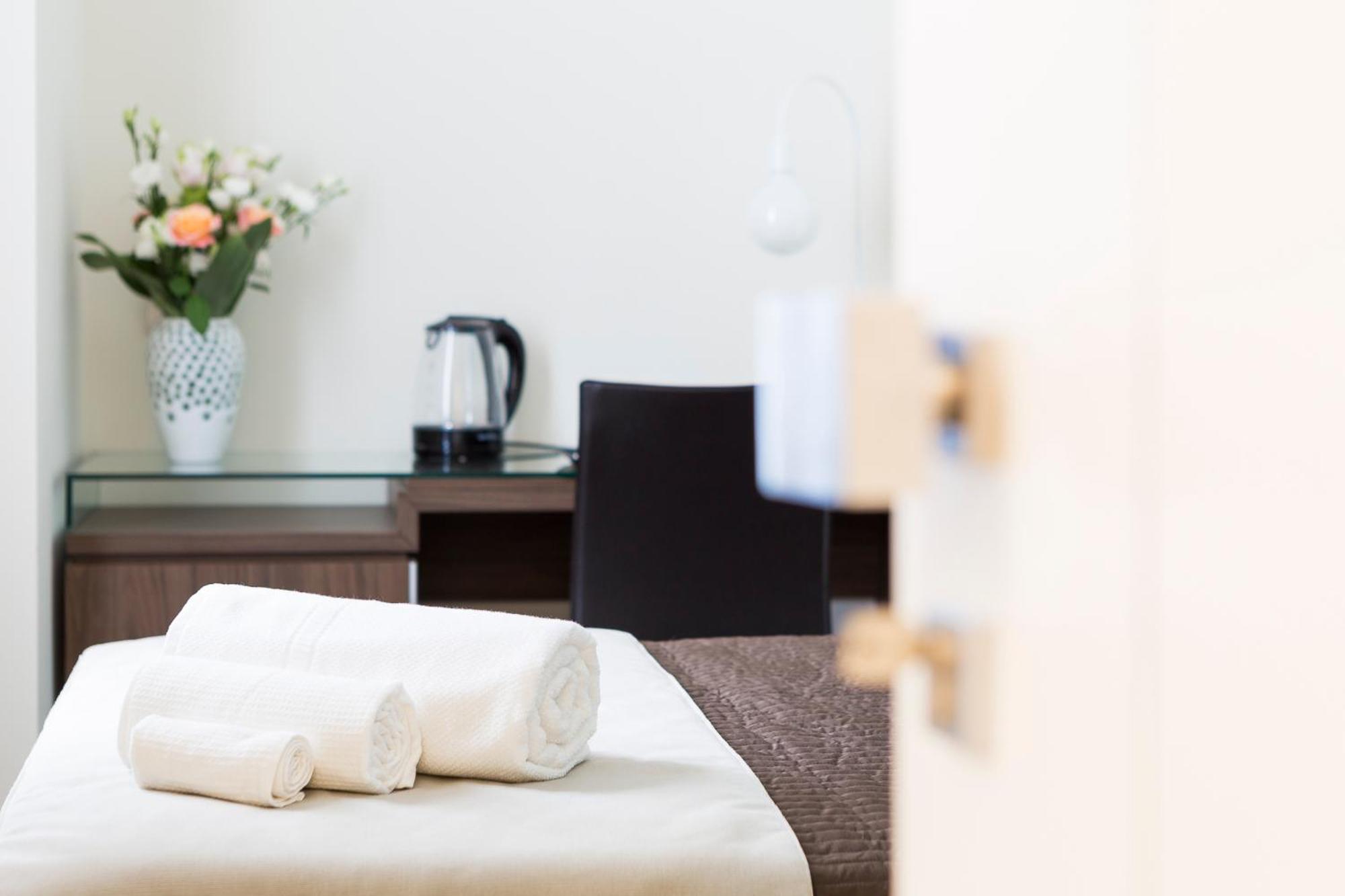 Rhome Suites