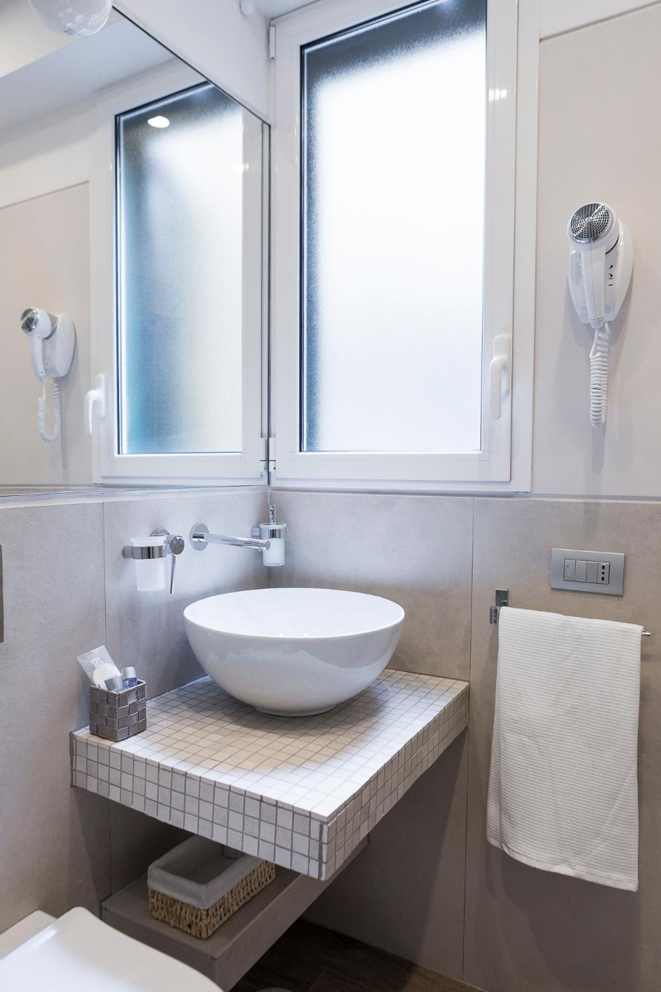 Rhome Suites