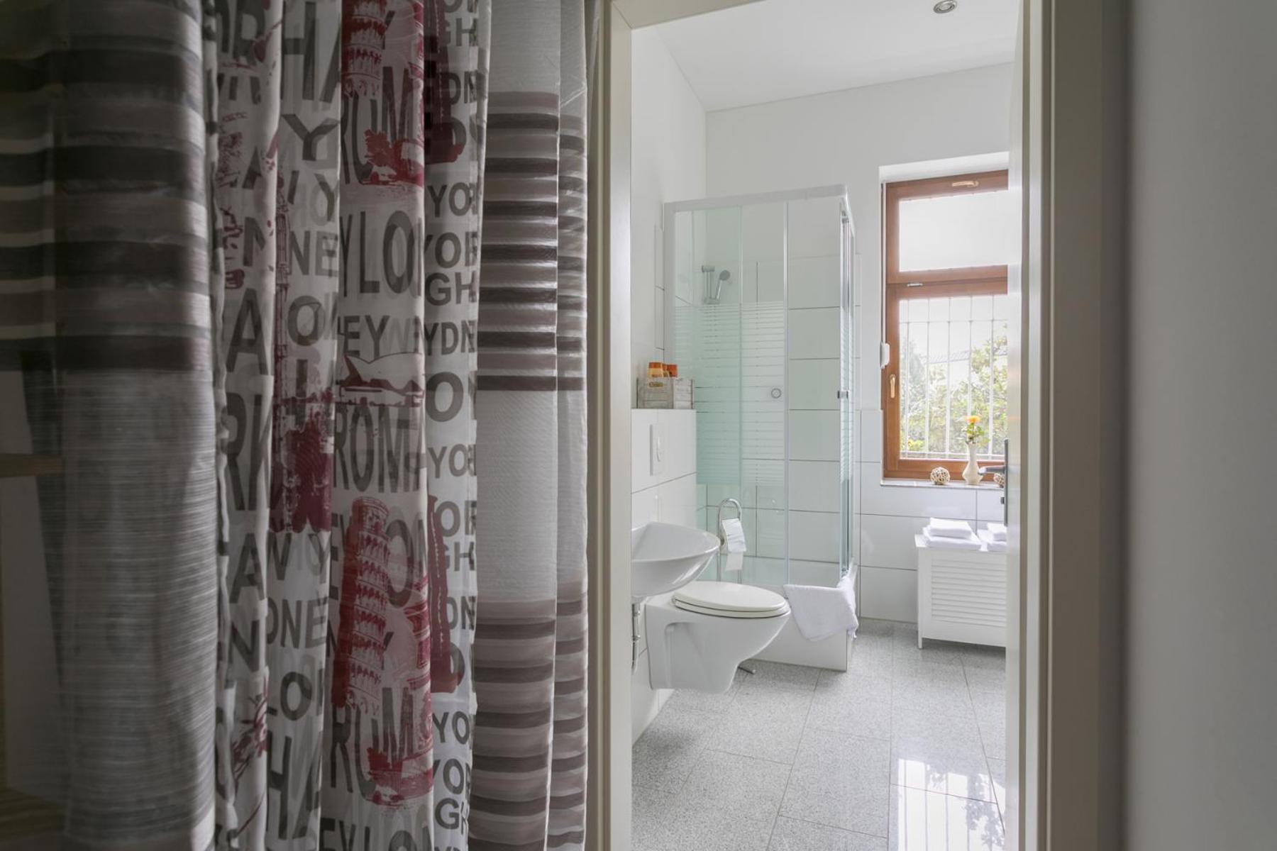 City Studio Apartment for 4, near Sonnenallee