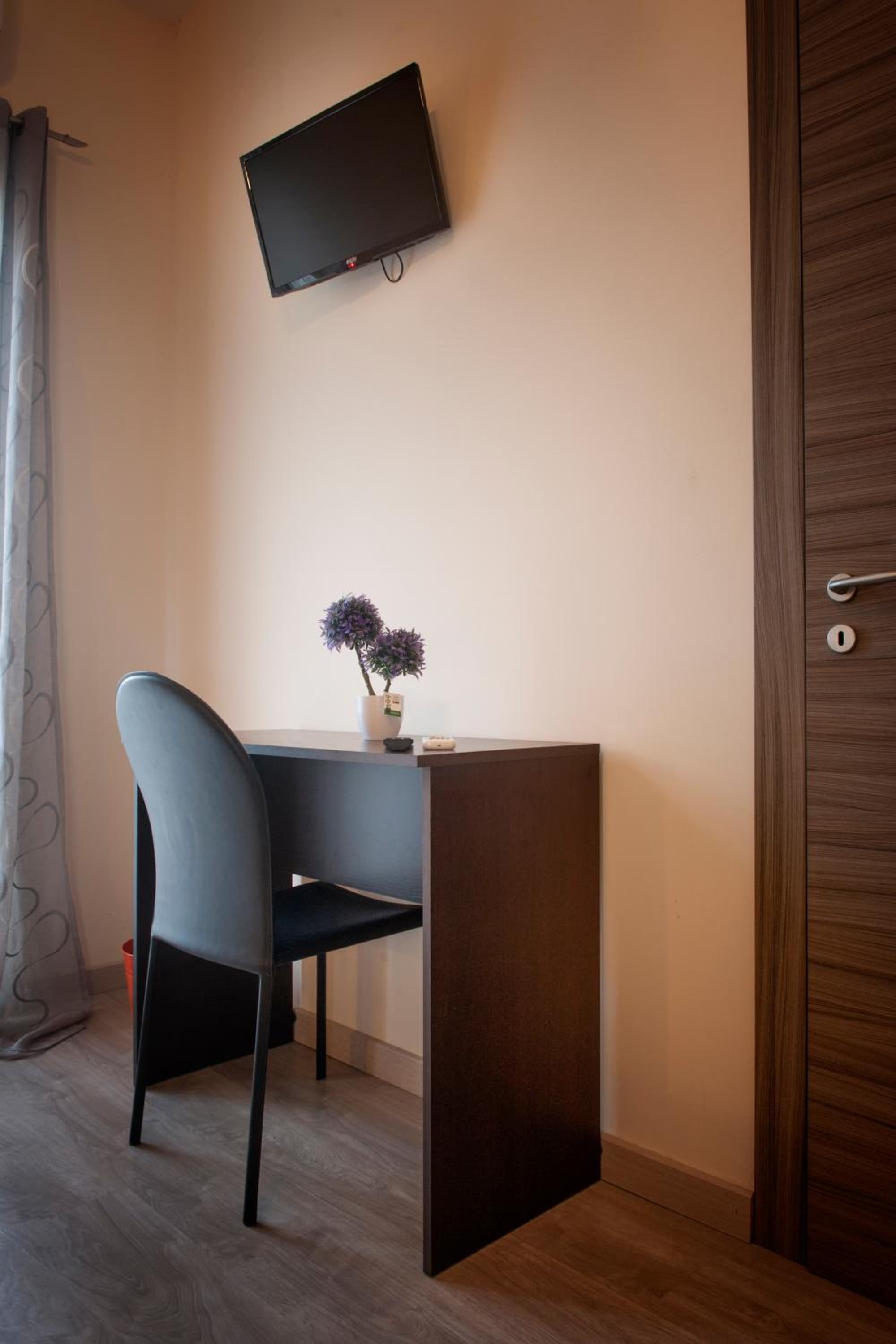 Asaro Camere view 2