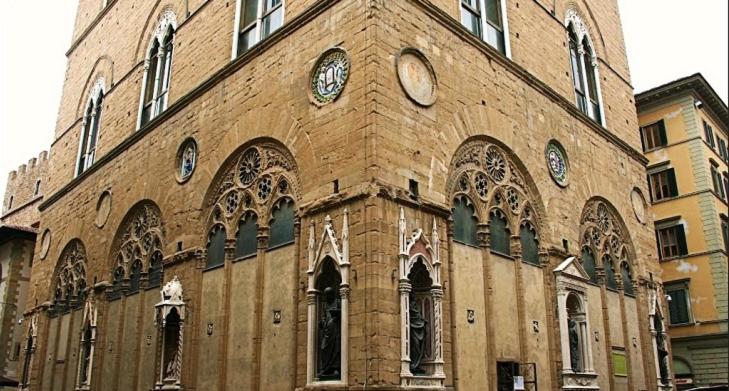 Calzaiuoli luxury and characteristic apartment