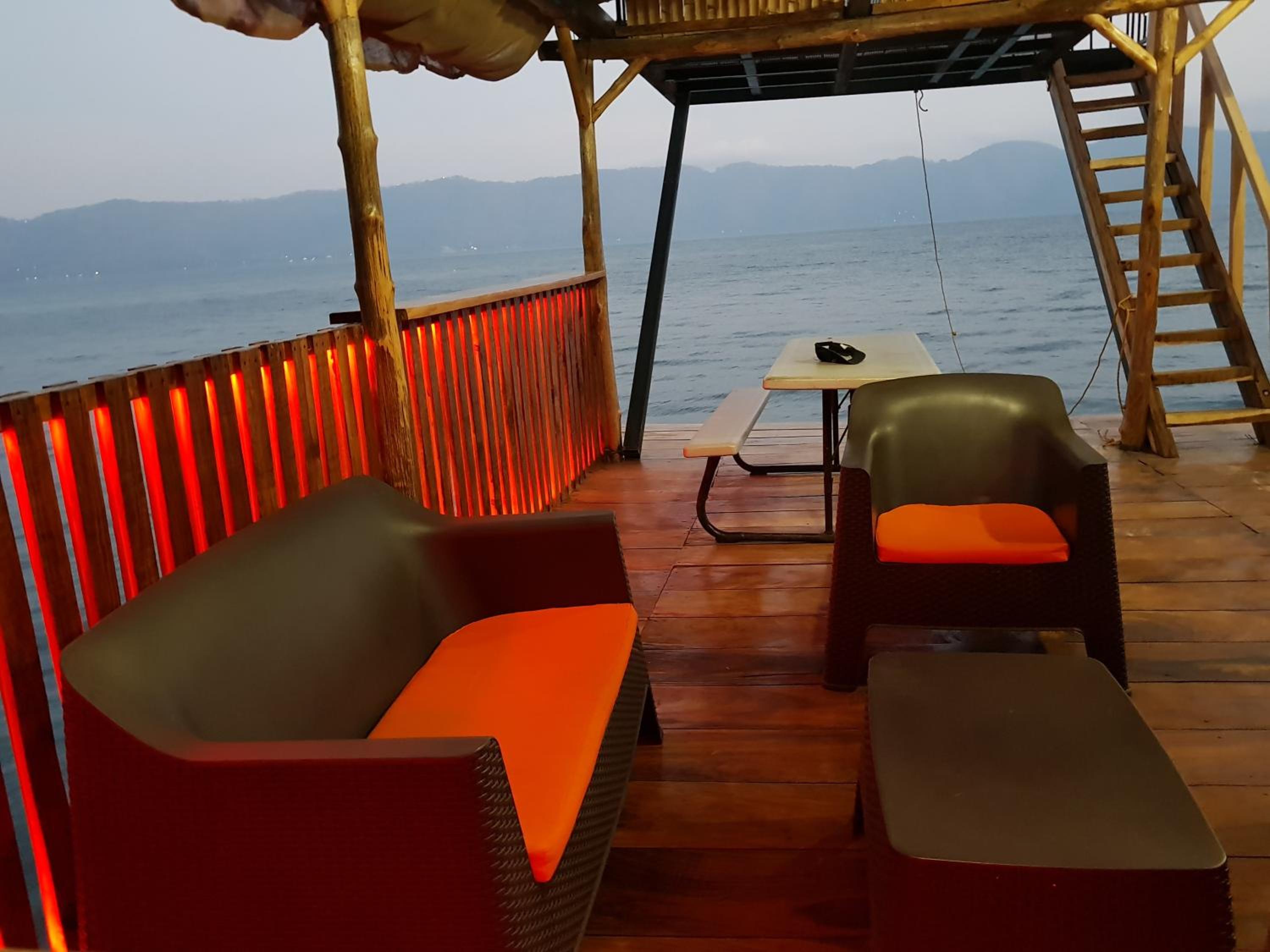 Captain Morgan Hostel Lake Coatepeque