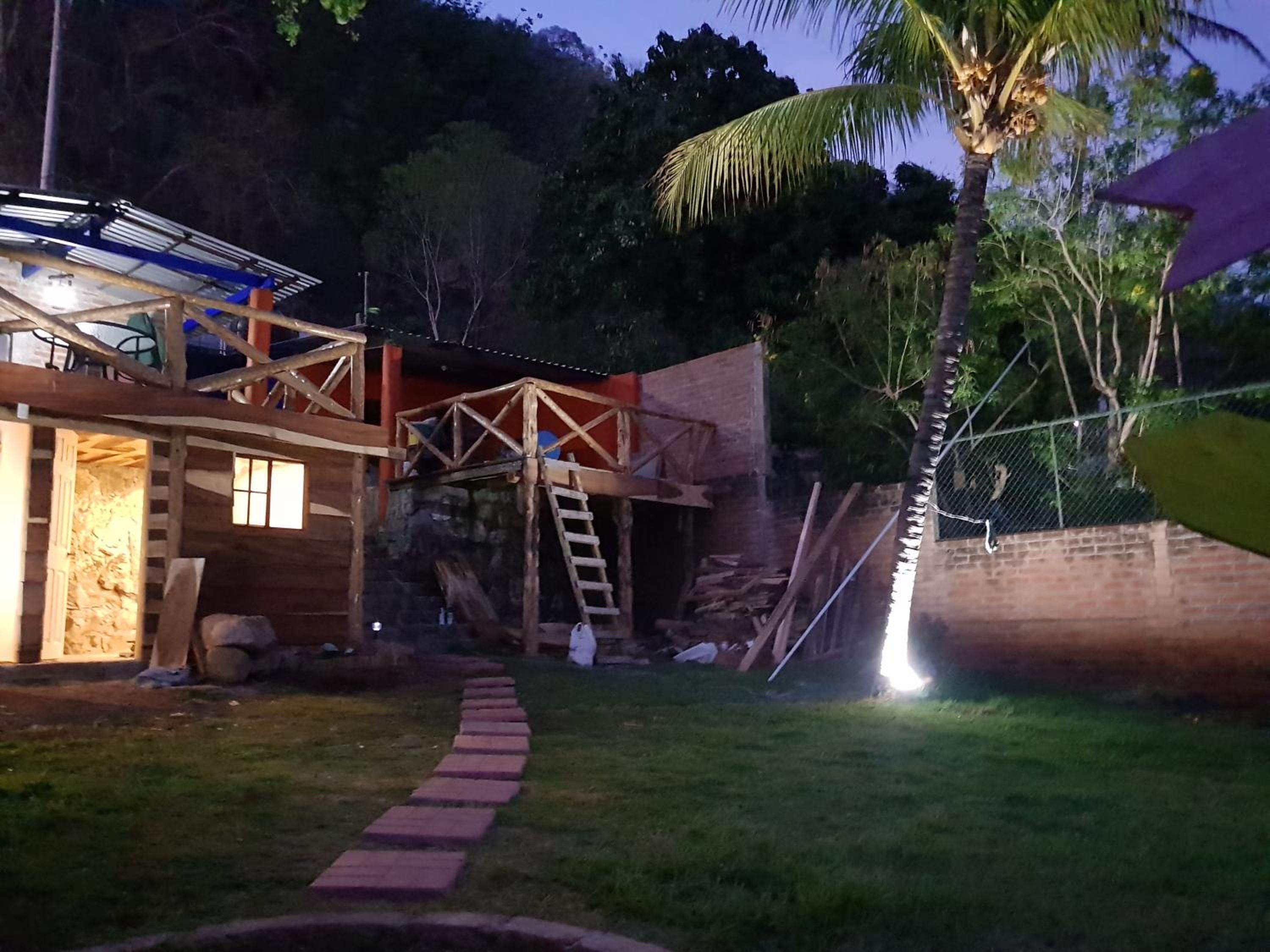 Captain Morgan Hostel Lake Coatepeque