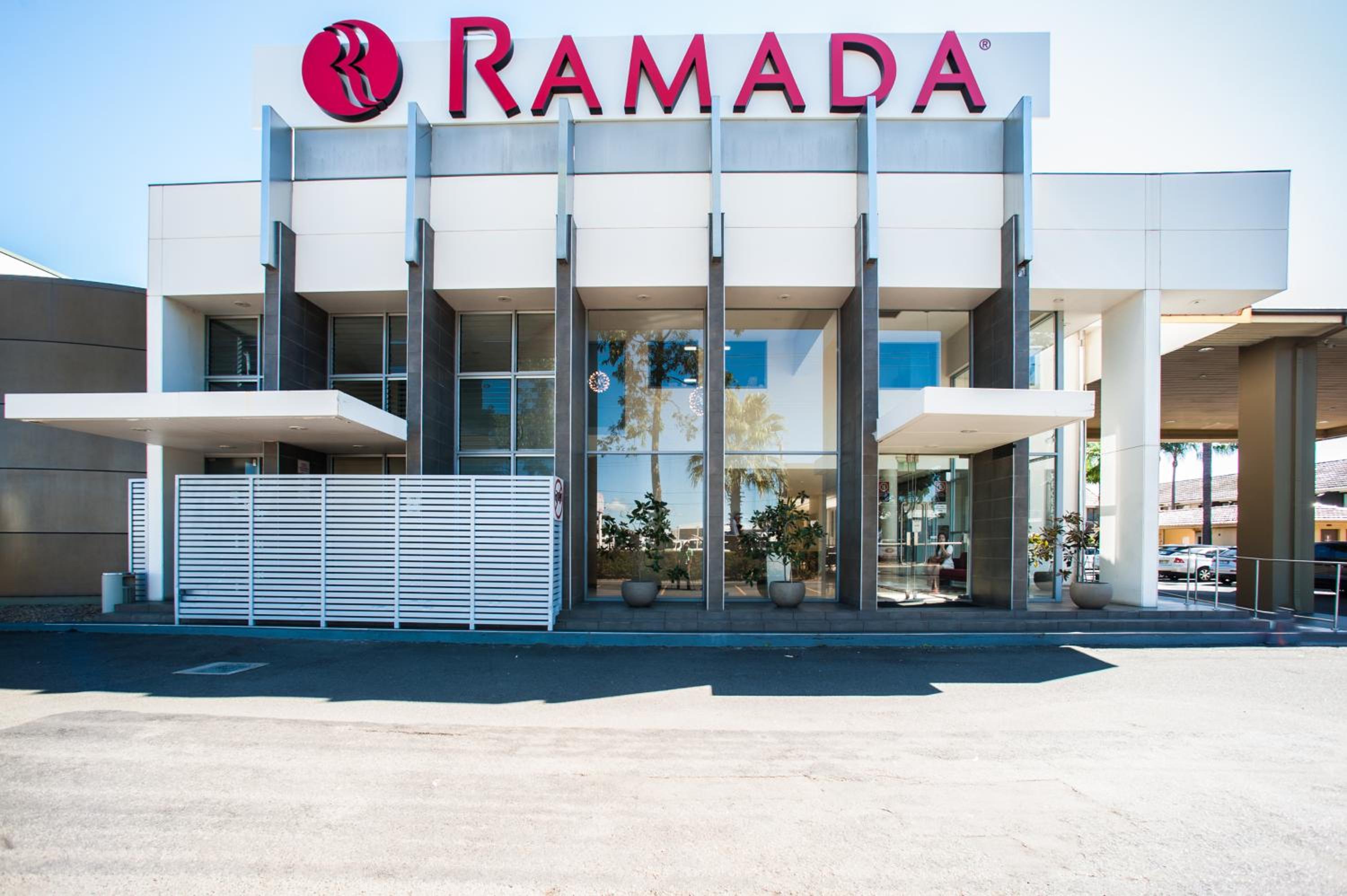 Hotel Ramada Hotel & Suites by Wyndham Cabramatta - Image 1