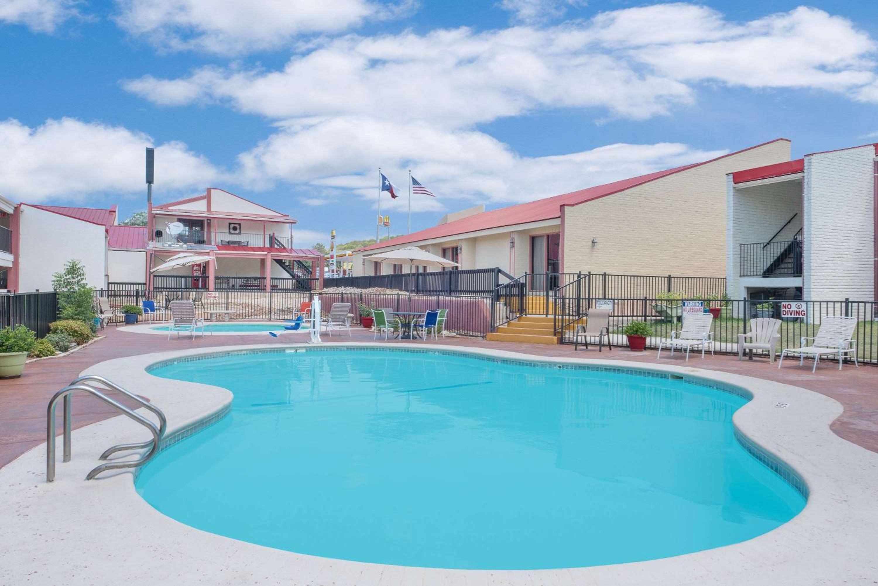 Super 8 by Wyndham Kerrville TX view 2