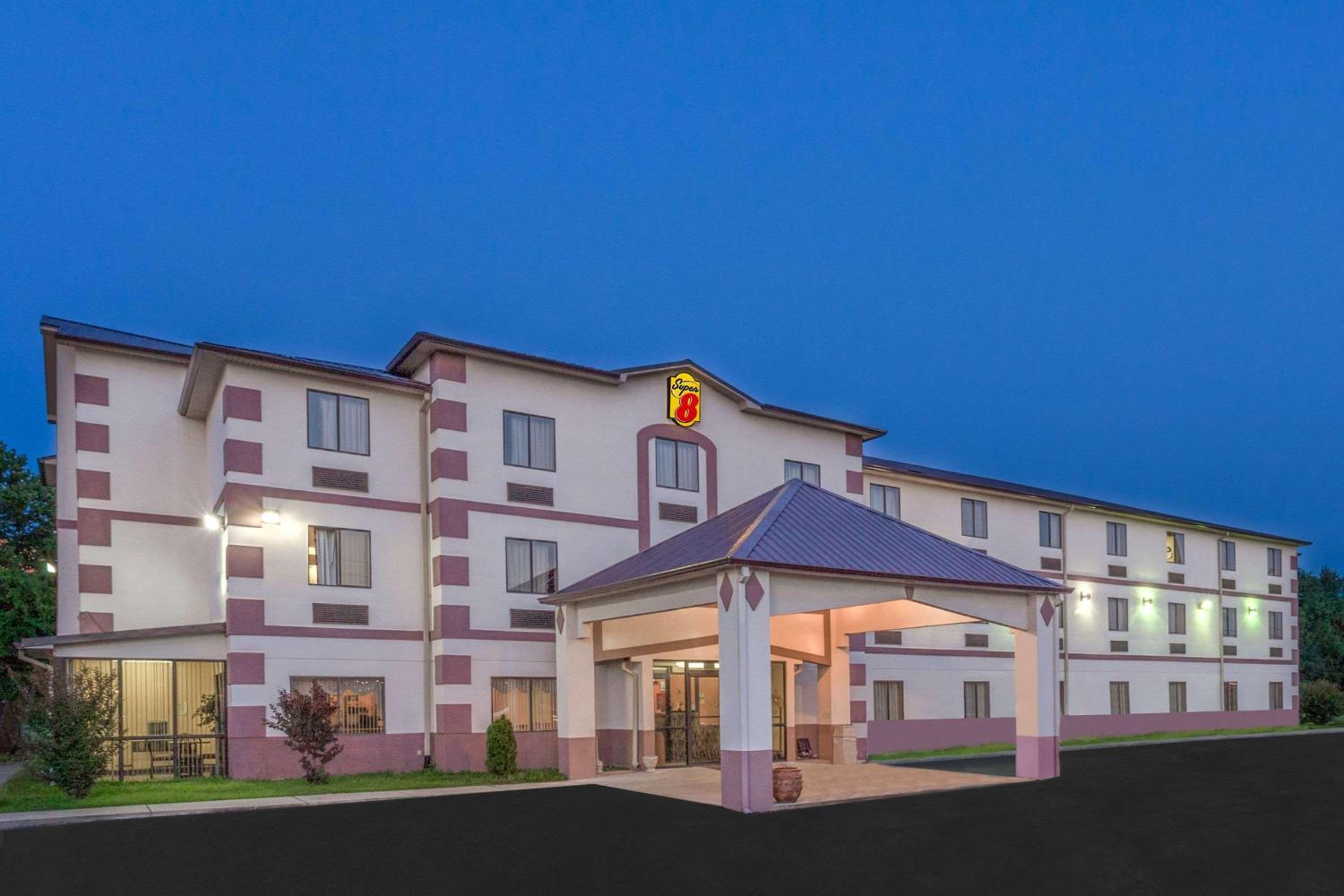 Super 8 by Wyndham Jackson Ridgeland view 2