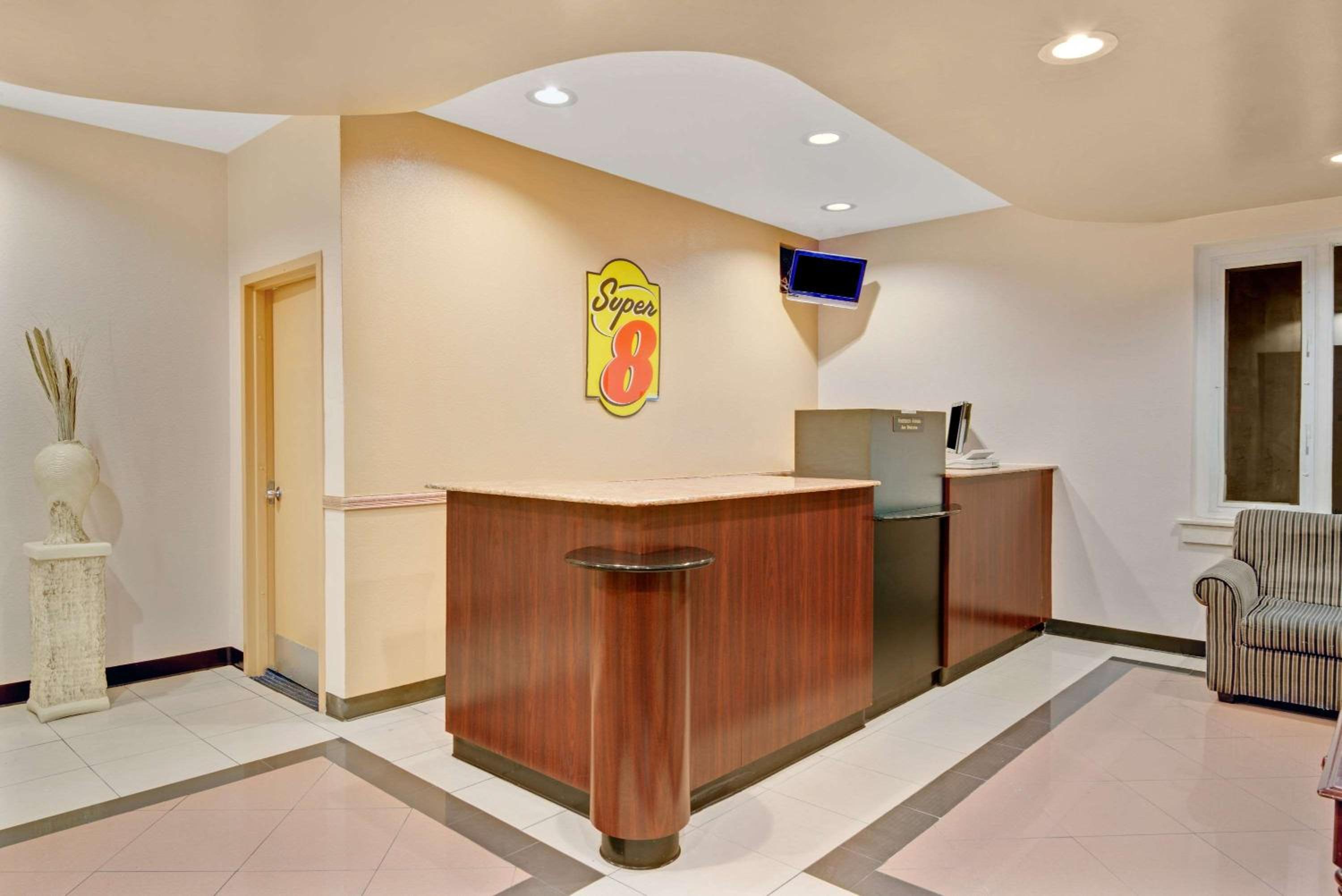 Milford Vacations - Super 8 by Wyndham Milford/New Haven - Property Image 2