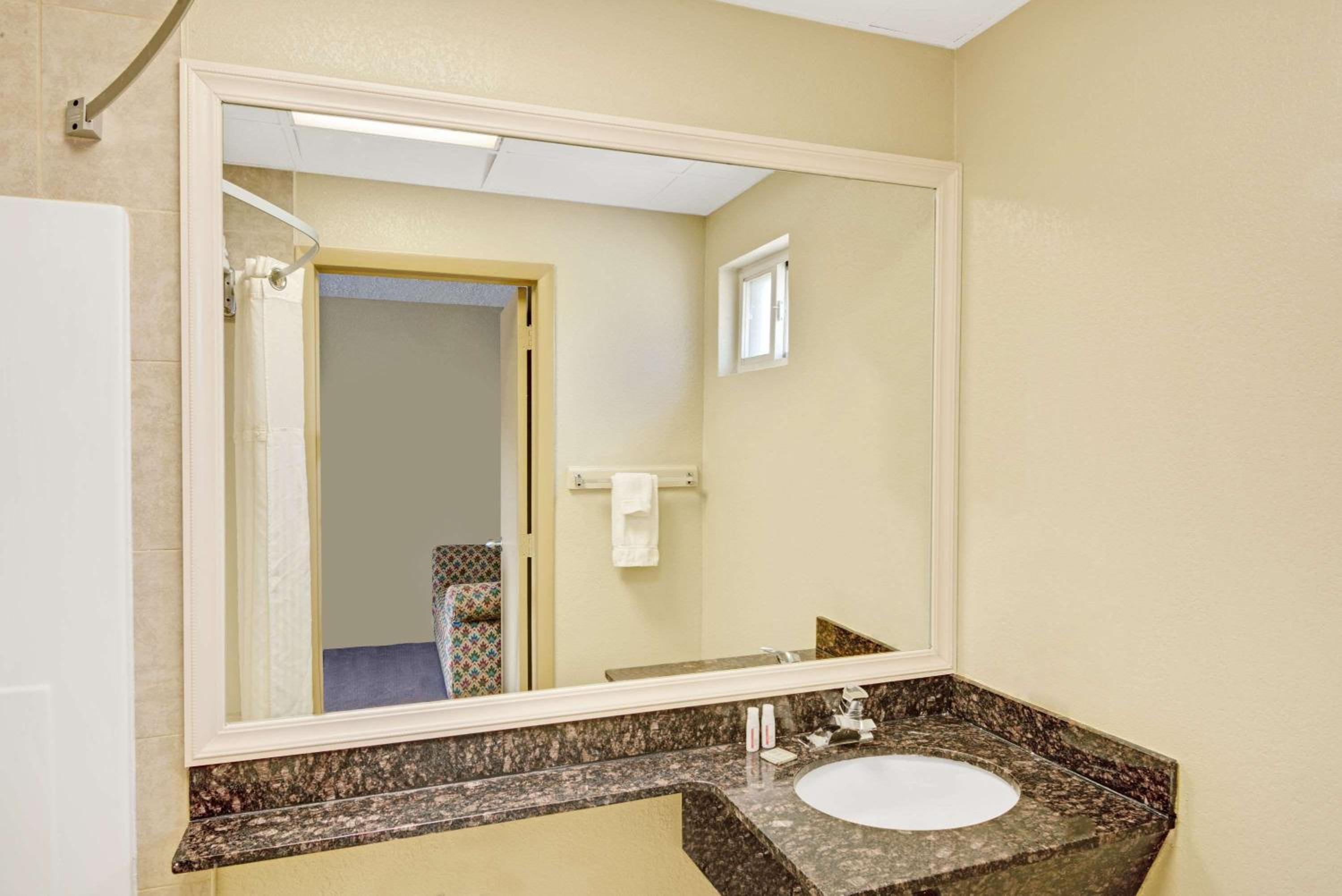 Milford Vacations - Super 8 by Wyndham Milford/New Haven - Property Image 7
