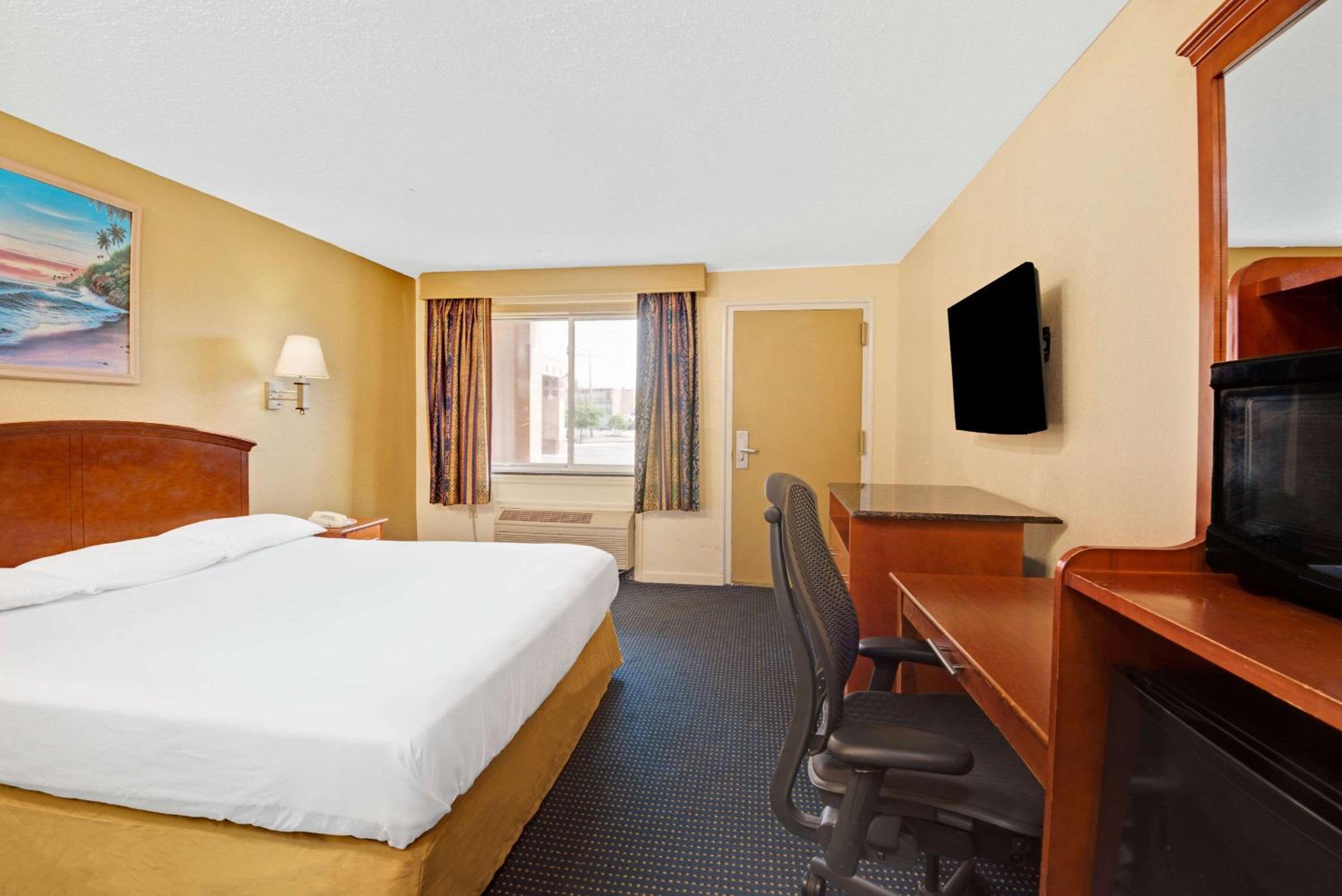 Milford Vacations - Super 8 by Wyndham Milford/New Haven - Property Image 8