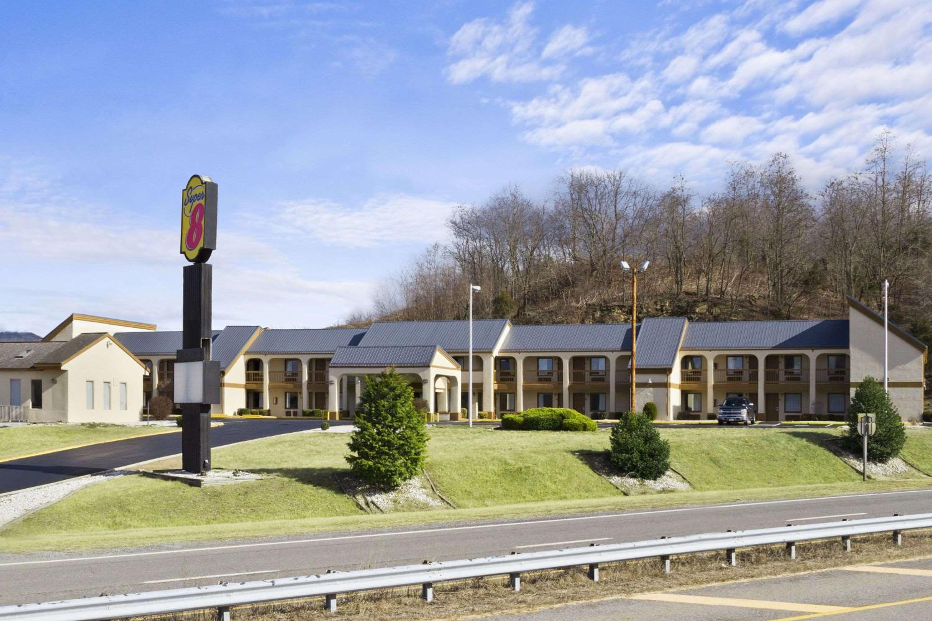 Super 8 by Wyndham Fort Chiswell Wytheville Area - Property Image 28