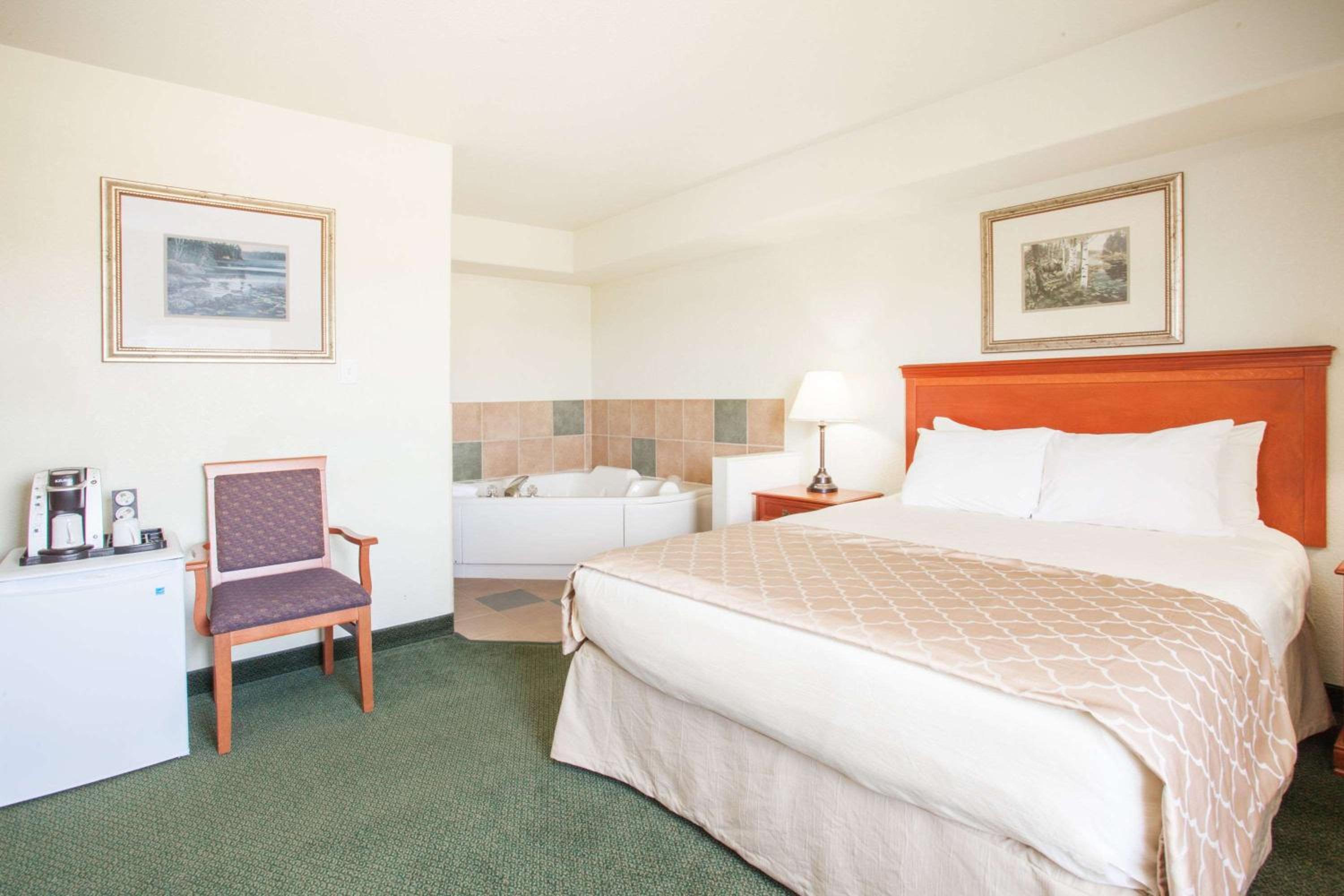 Super 8 by Wyndham Swan River MB