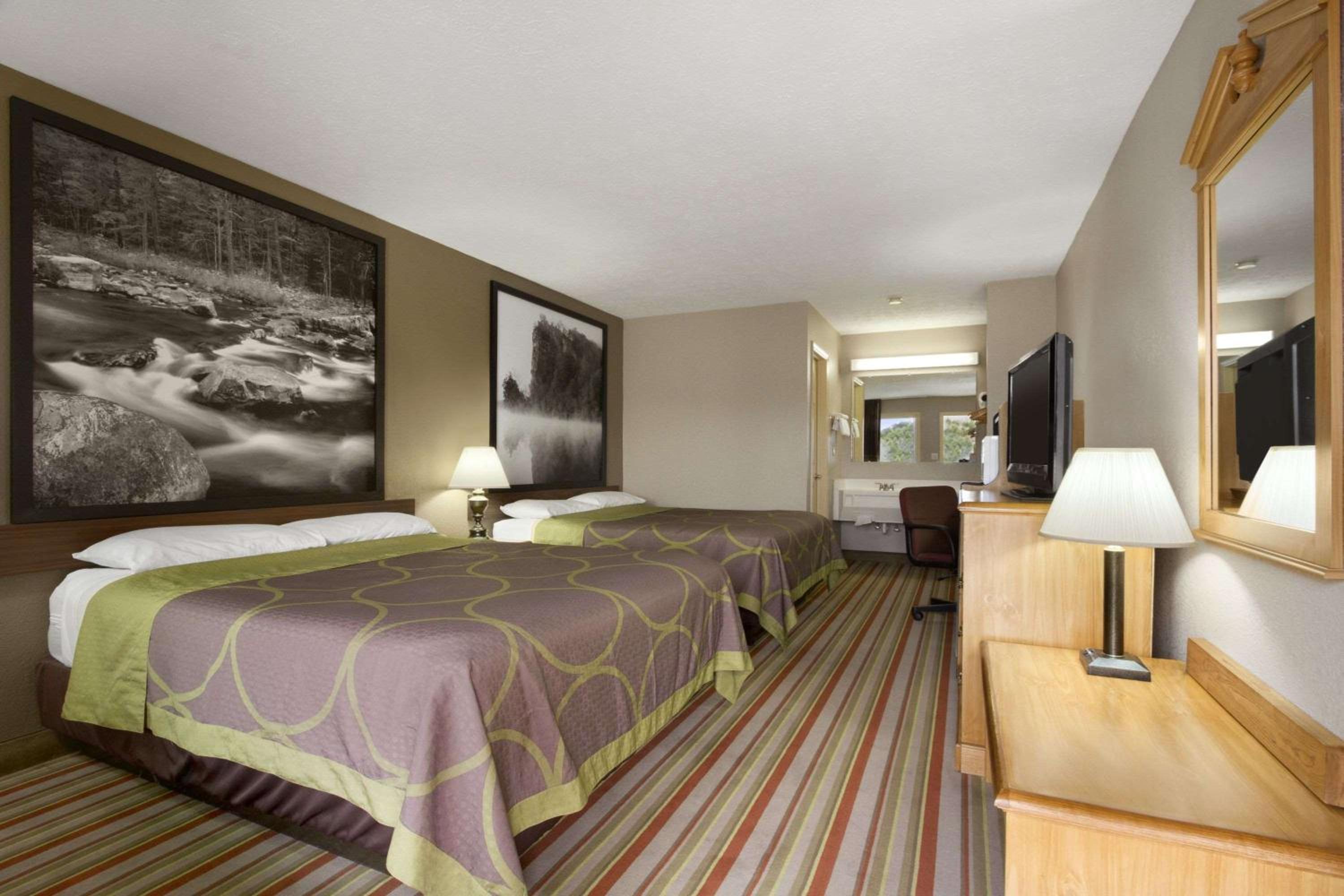 Super 8 by Wyndham Fort Chiswell Wytheville Area - Property Image 7