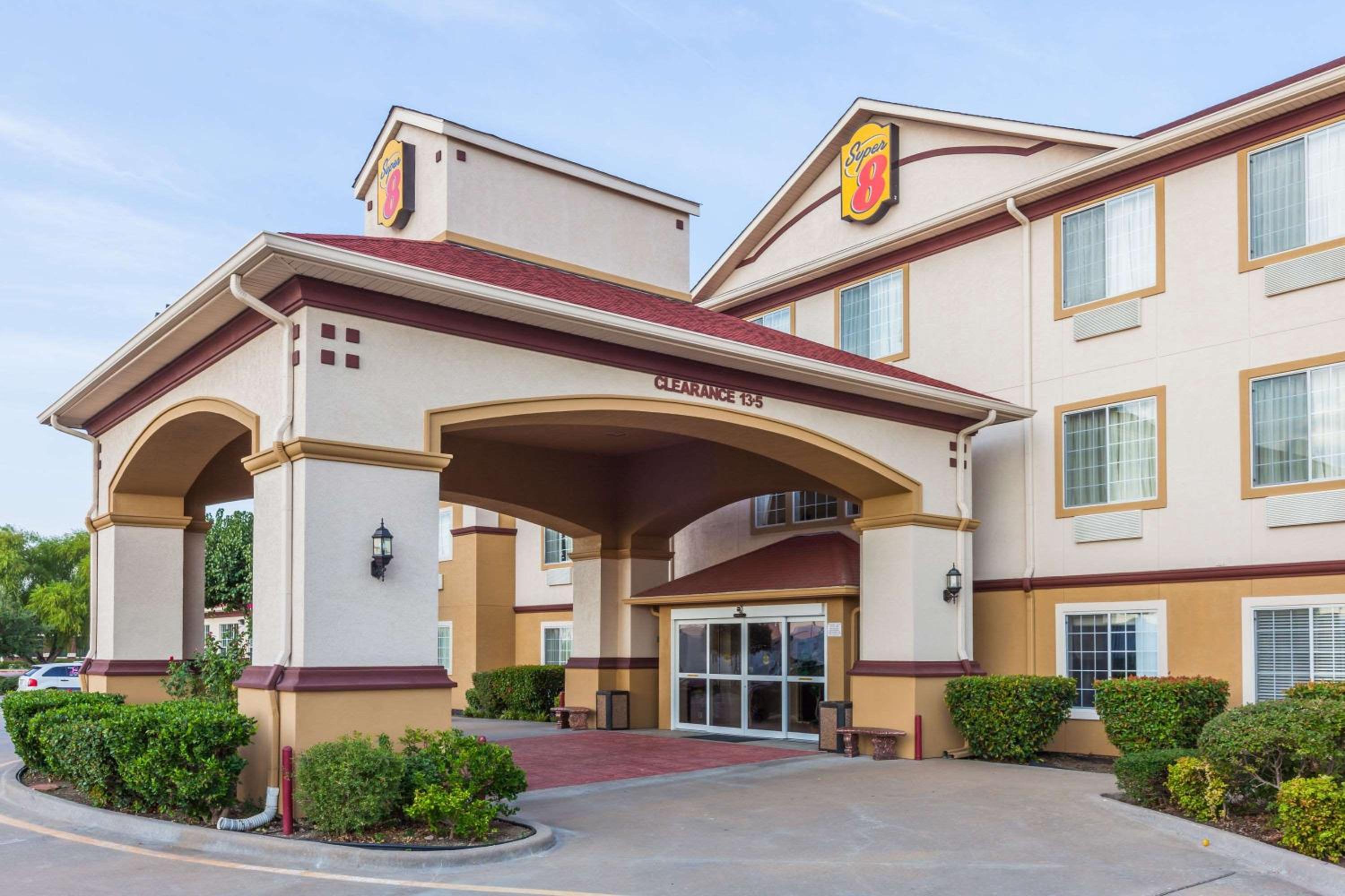 Hillsboro Vacations - Super 8 by Wyndham Hillsboro TX - Property Image 1