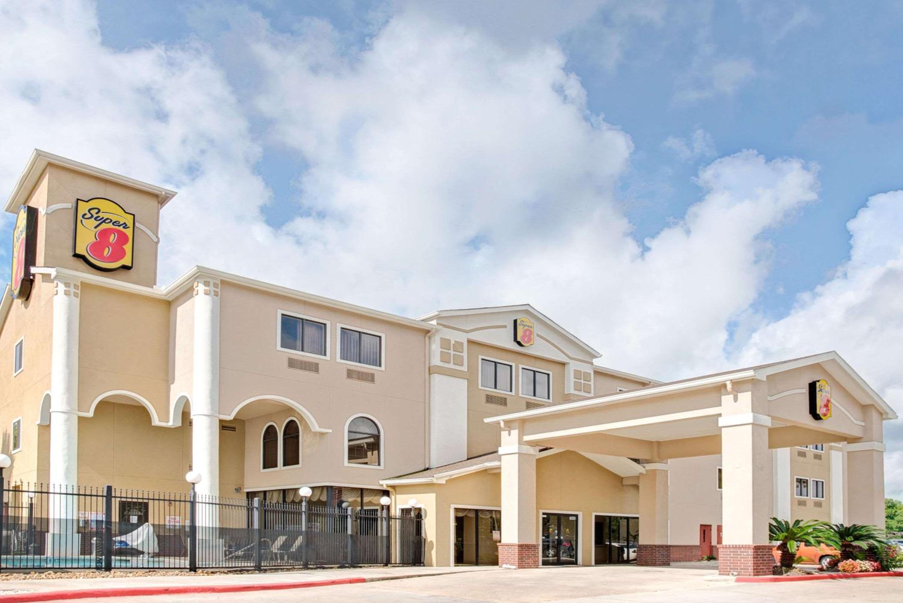 Red Lion Inn Suites IAH Airport East - Property Image 30