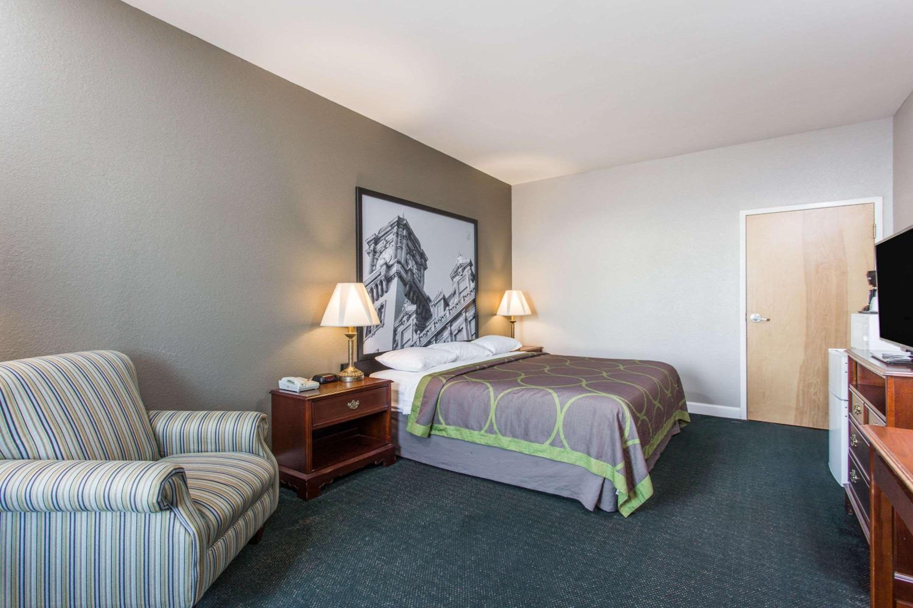 Super 8 by Wyndham Petersburg view 5