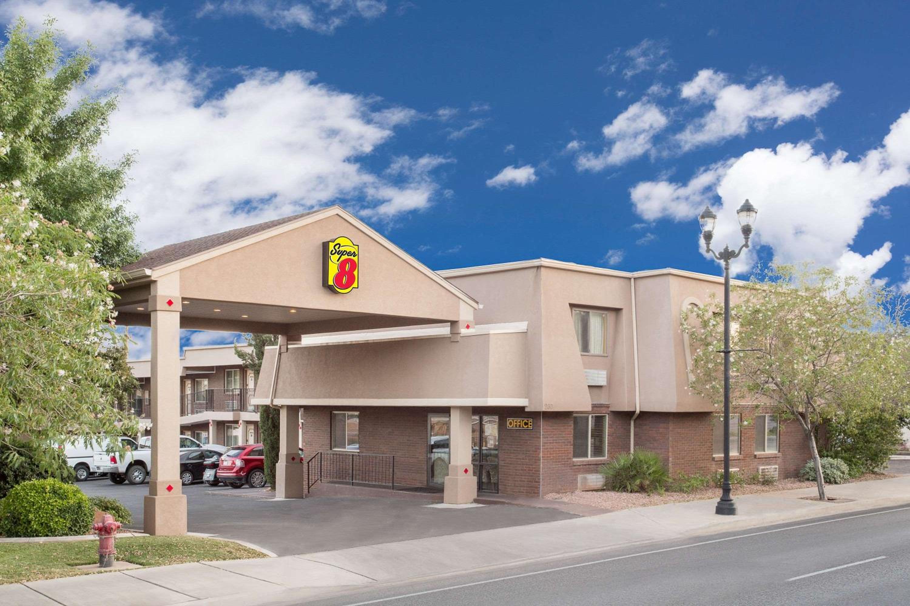 Hotel Super 8 by Wyndham St. George UT - Image 1