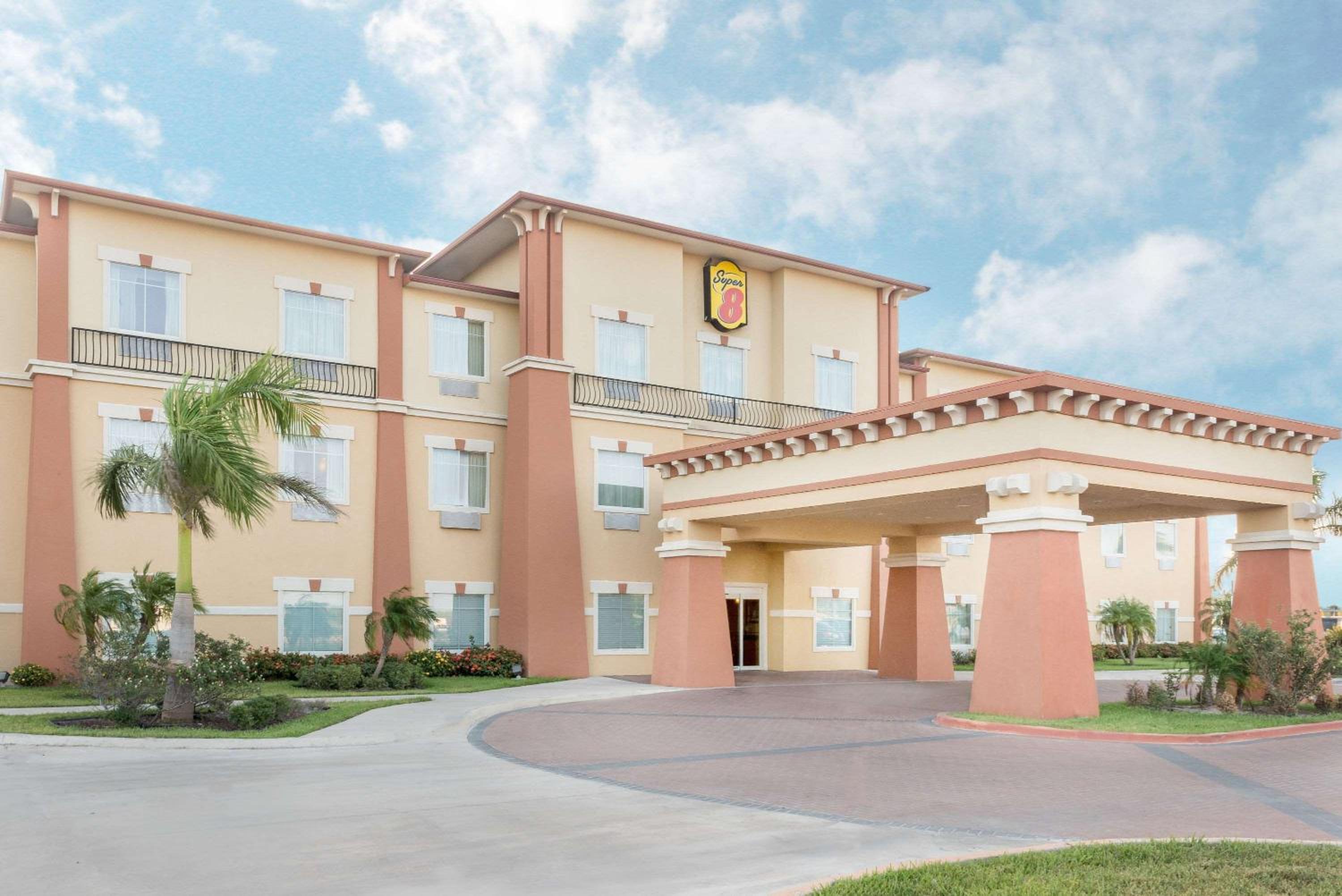 Hotel Super 8 by Wyndham Hidalgo/McAllen Area