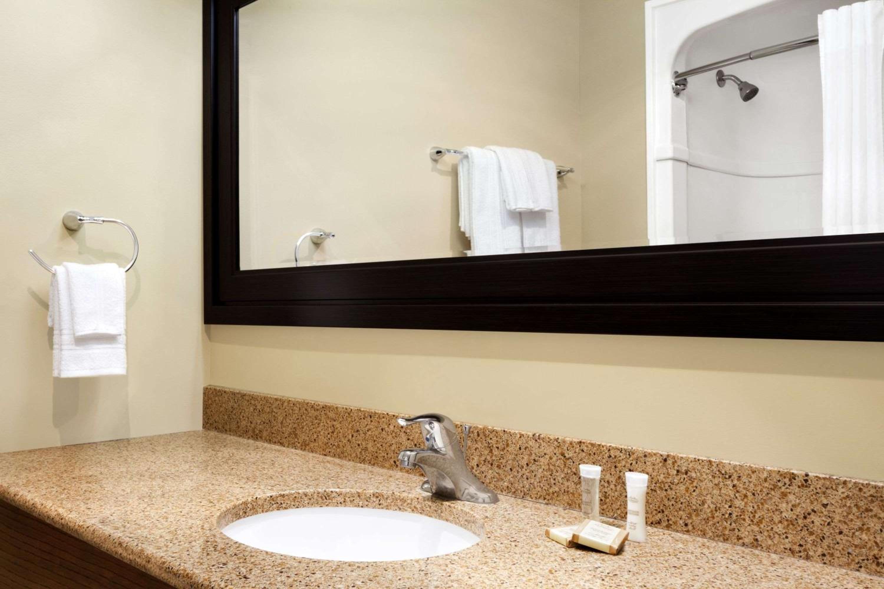 Brockville Vacations - Super 8 by Wyndham Brockville - Property Image 31