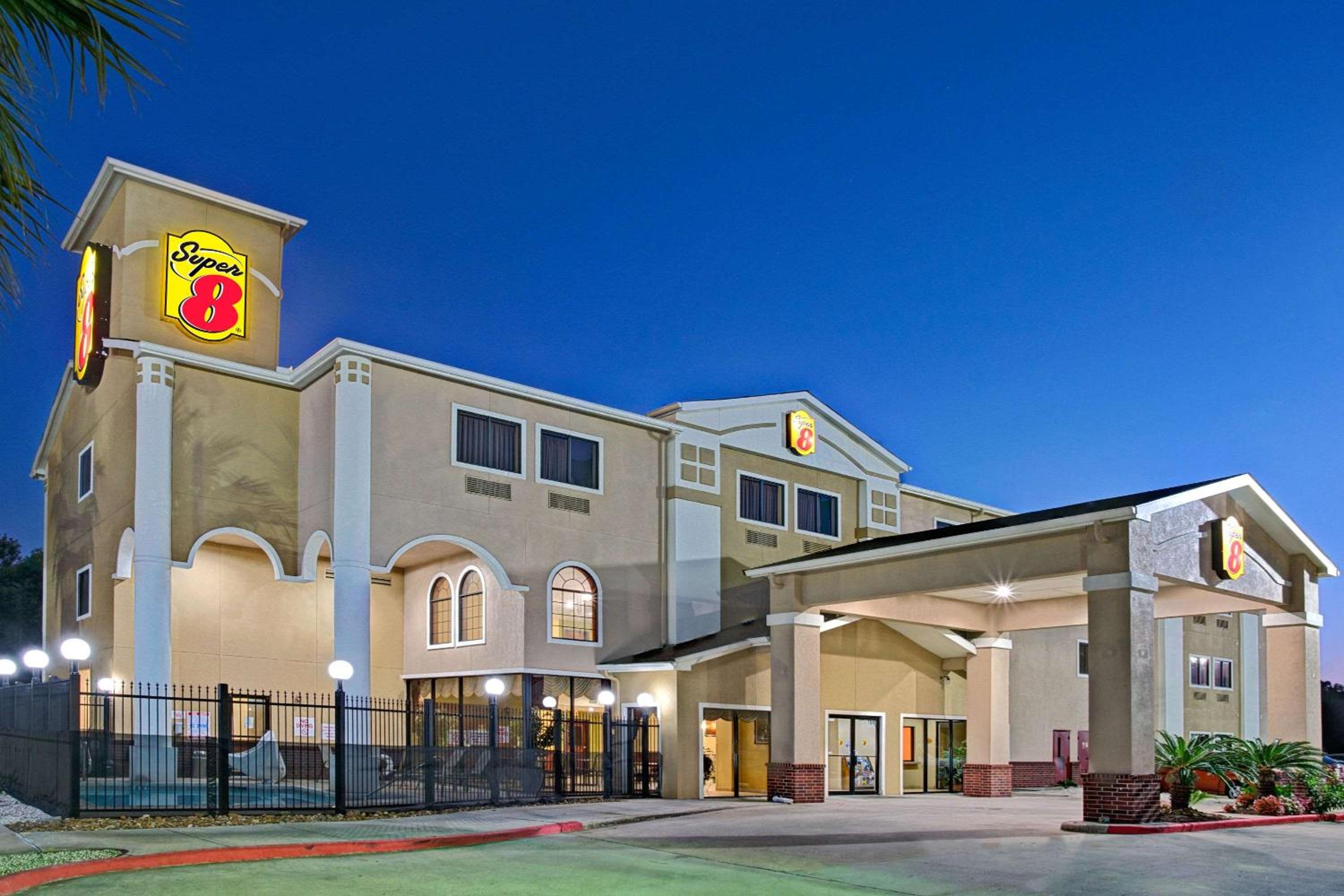 Red Lion Inn Suites IAH Airport East - Property Image 31