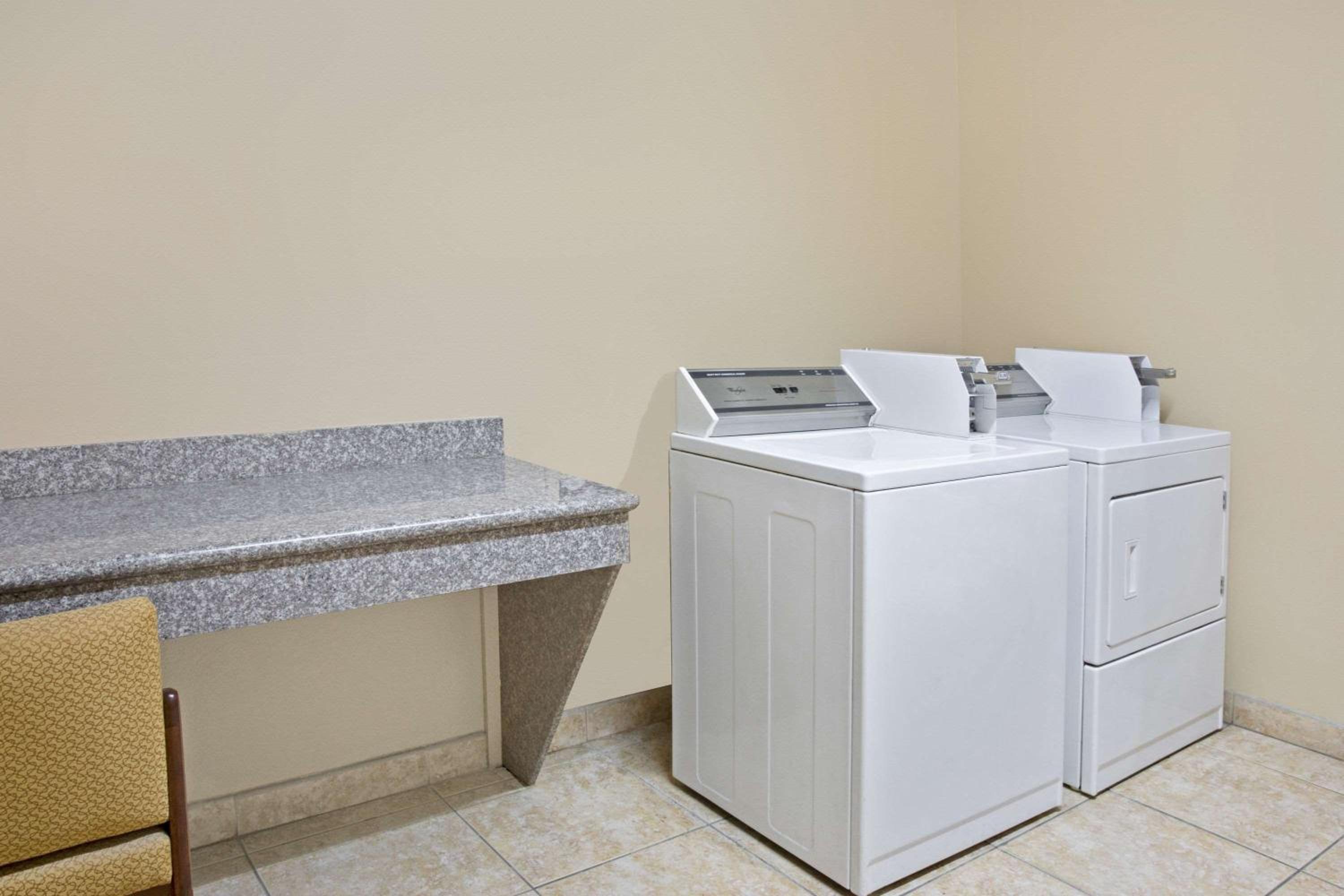 Red Lion Inn Suites IAH Airport East - Property Image 32