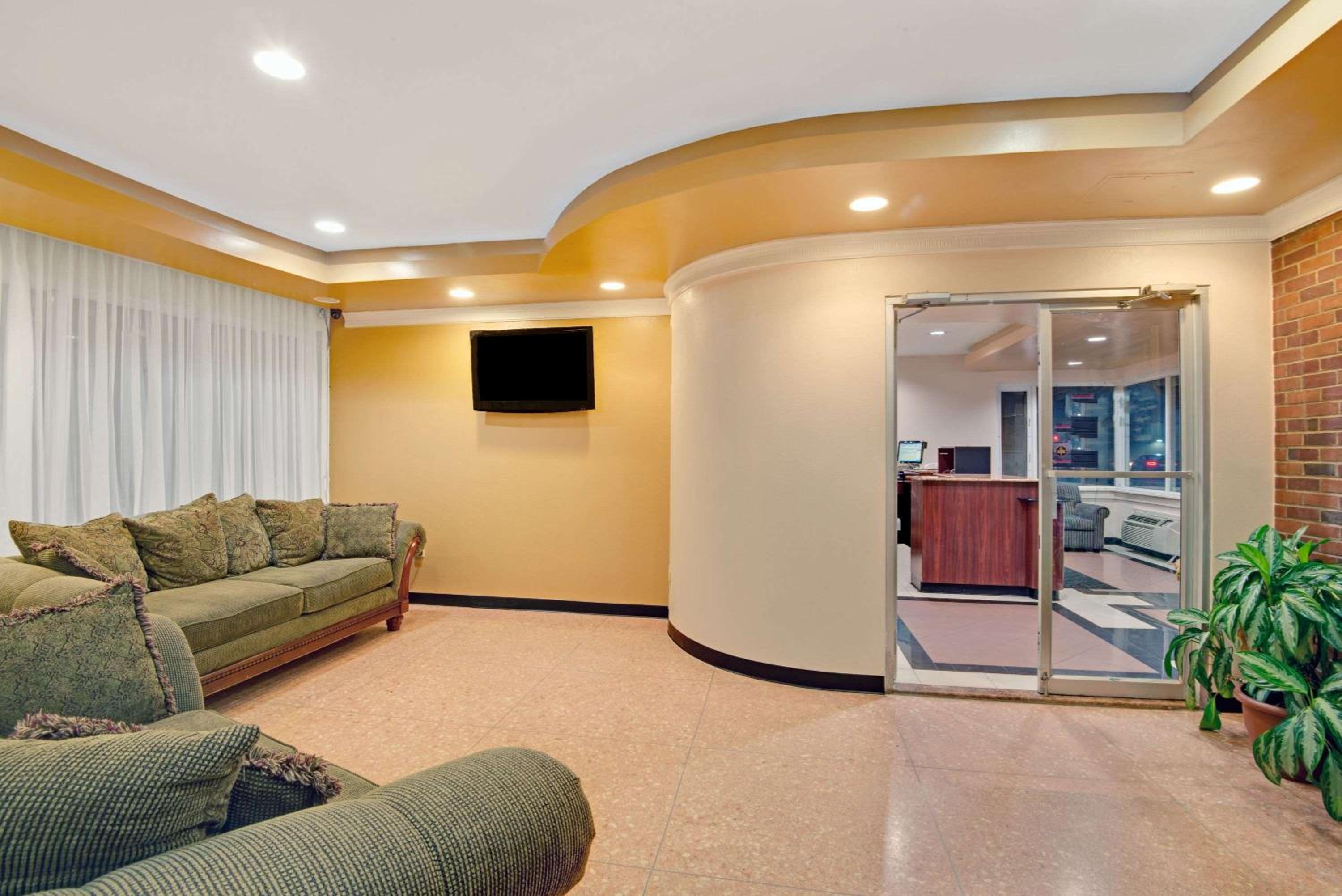 Milford Vacations - Super 8 by Wyndham Milford/New Haven - Property Image 9